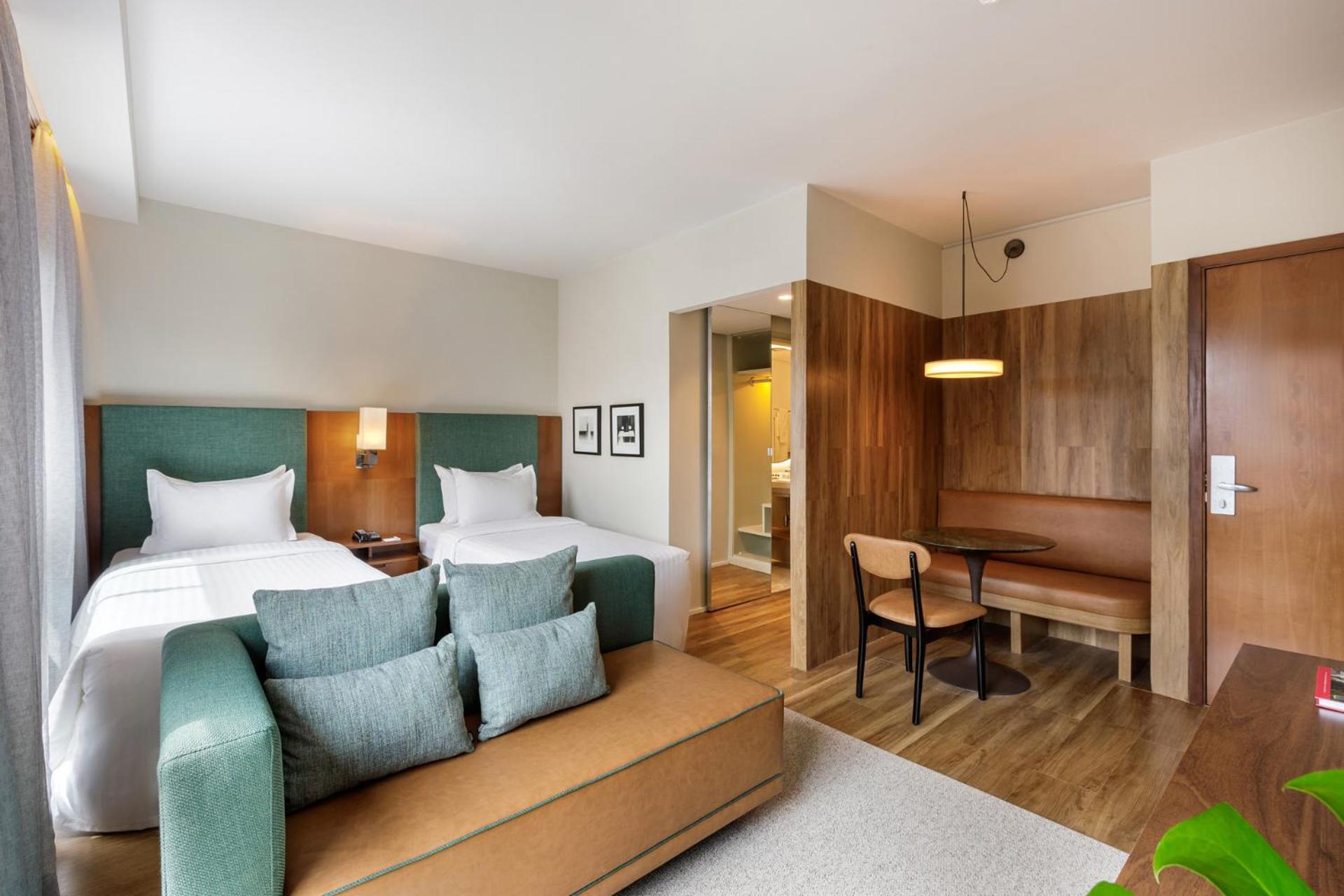 Available room thumbnail 6