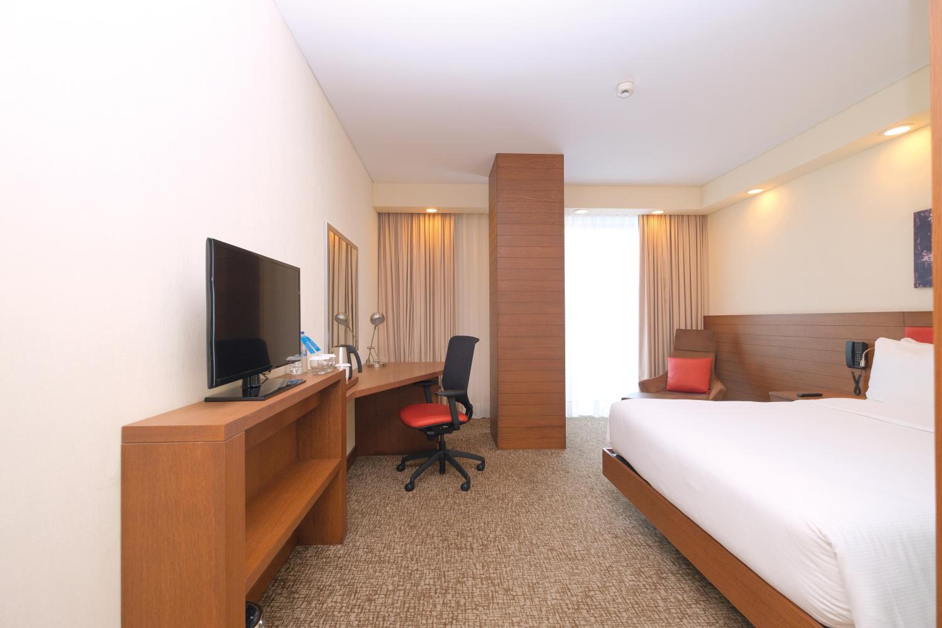 Corner Room - Non-Smoking