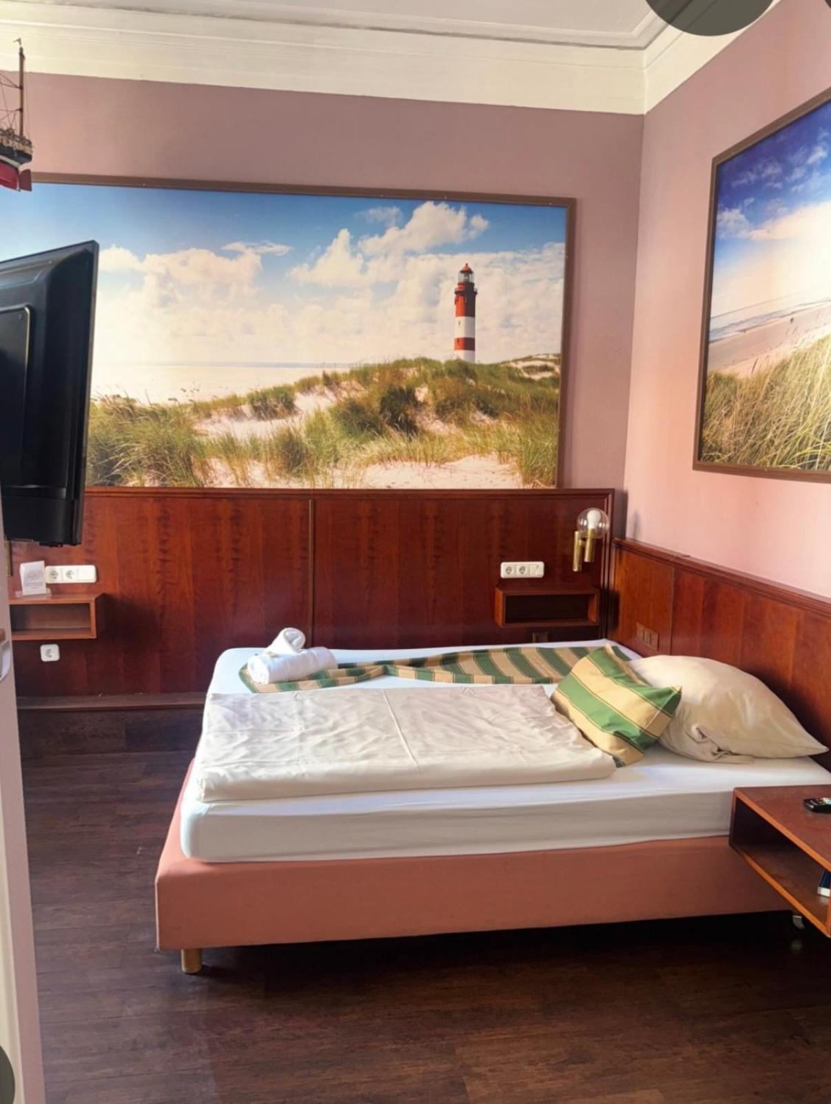 Budget Double Room photo 3