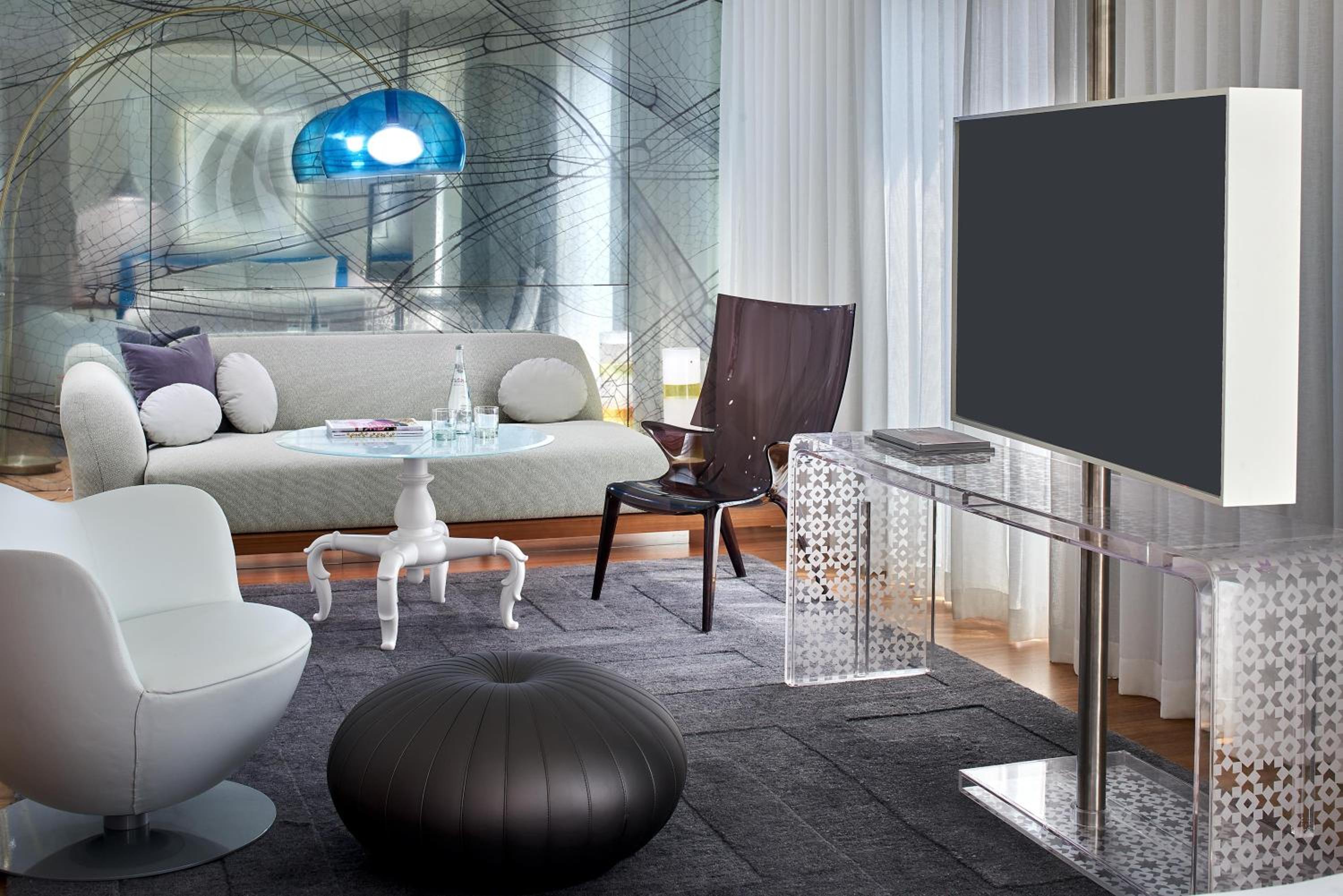 King Studio Suite with Roll-In Shower - Mobility Access/Communication Assistance