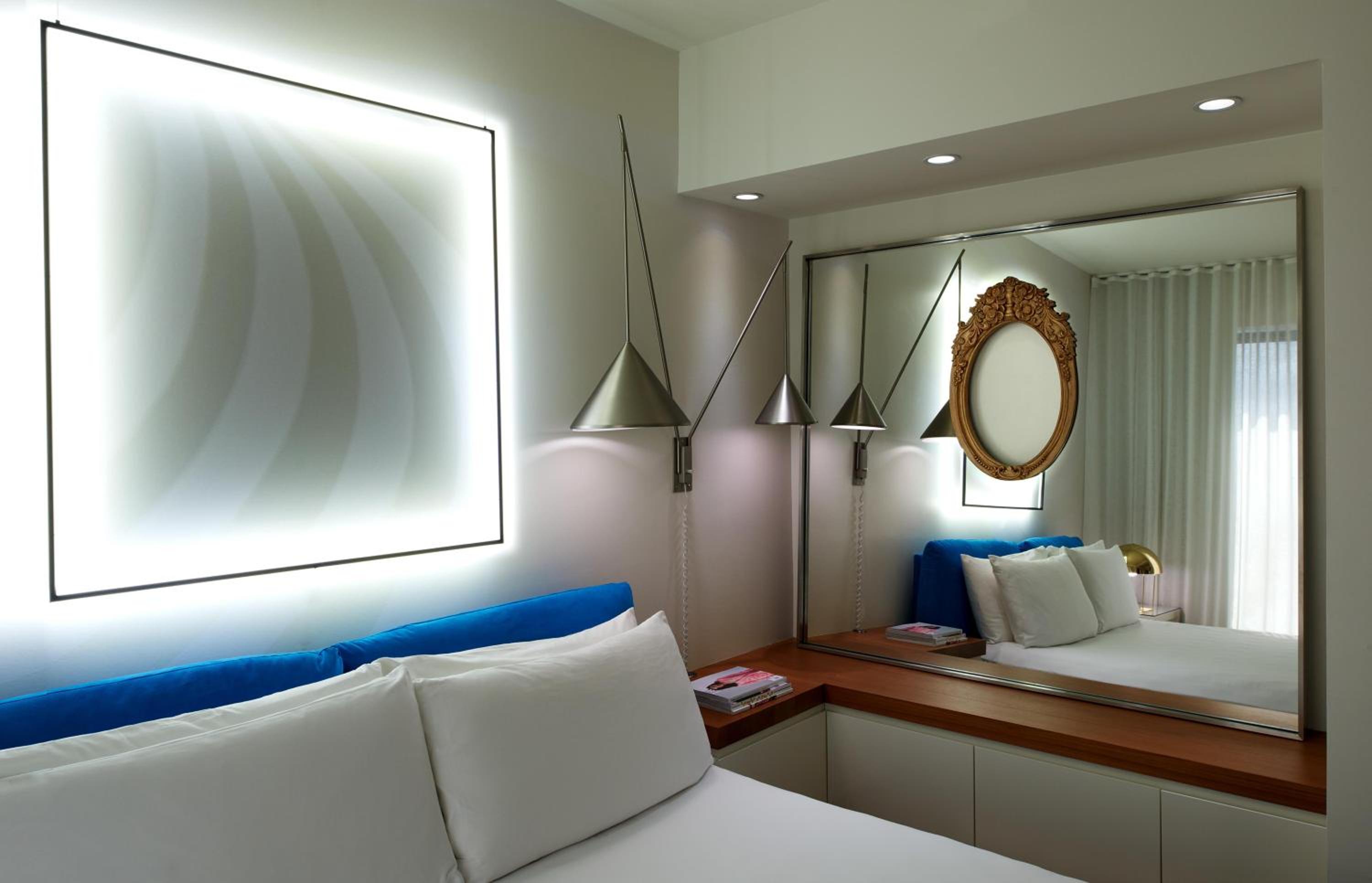 King Studio Suite with Bathtub - Mobility Access/Communication Assistance