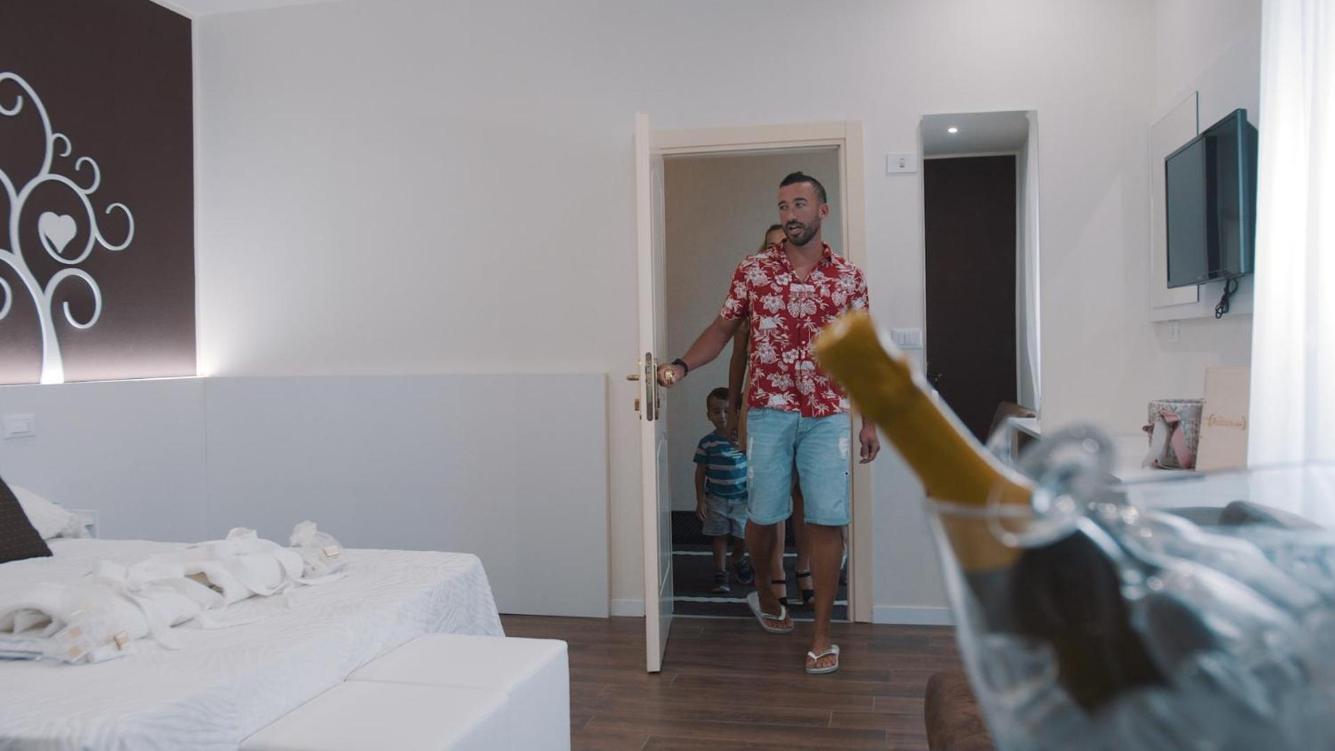 Luxury Quadruple Room with Sea View photo 2