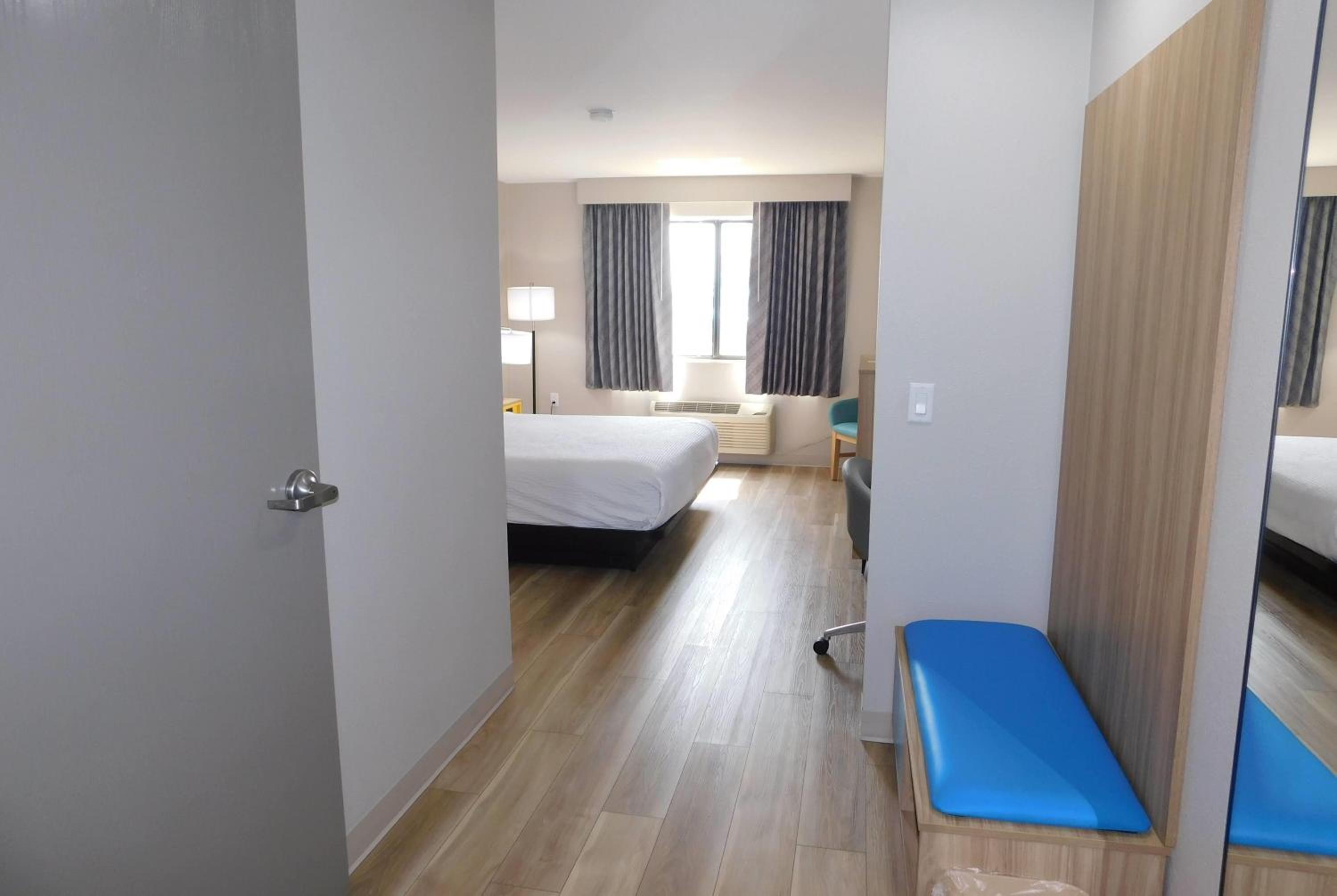 Double Room - Non-Smoking - Photo 3