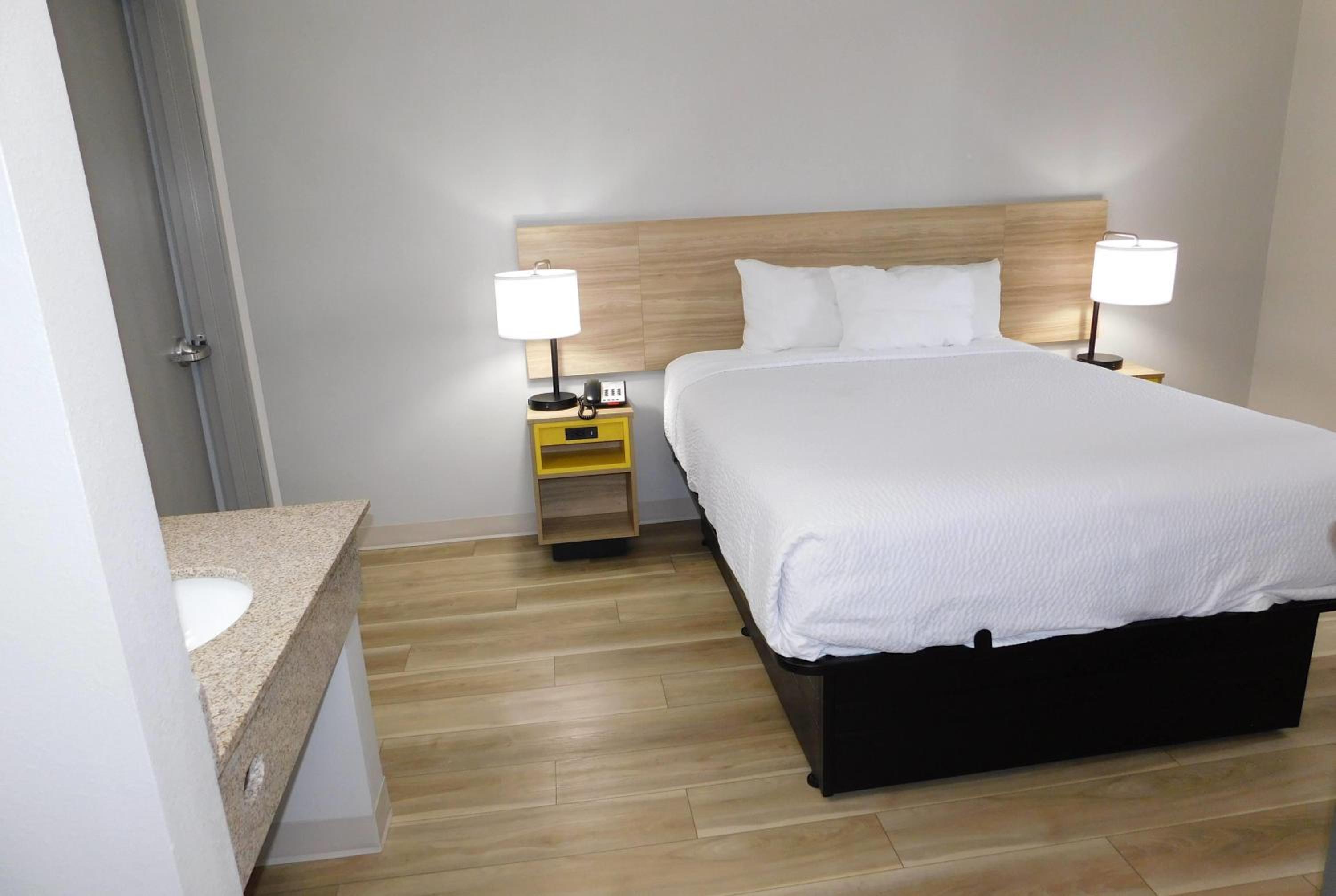 Double Room - Non-Smoking - Photo 2