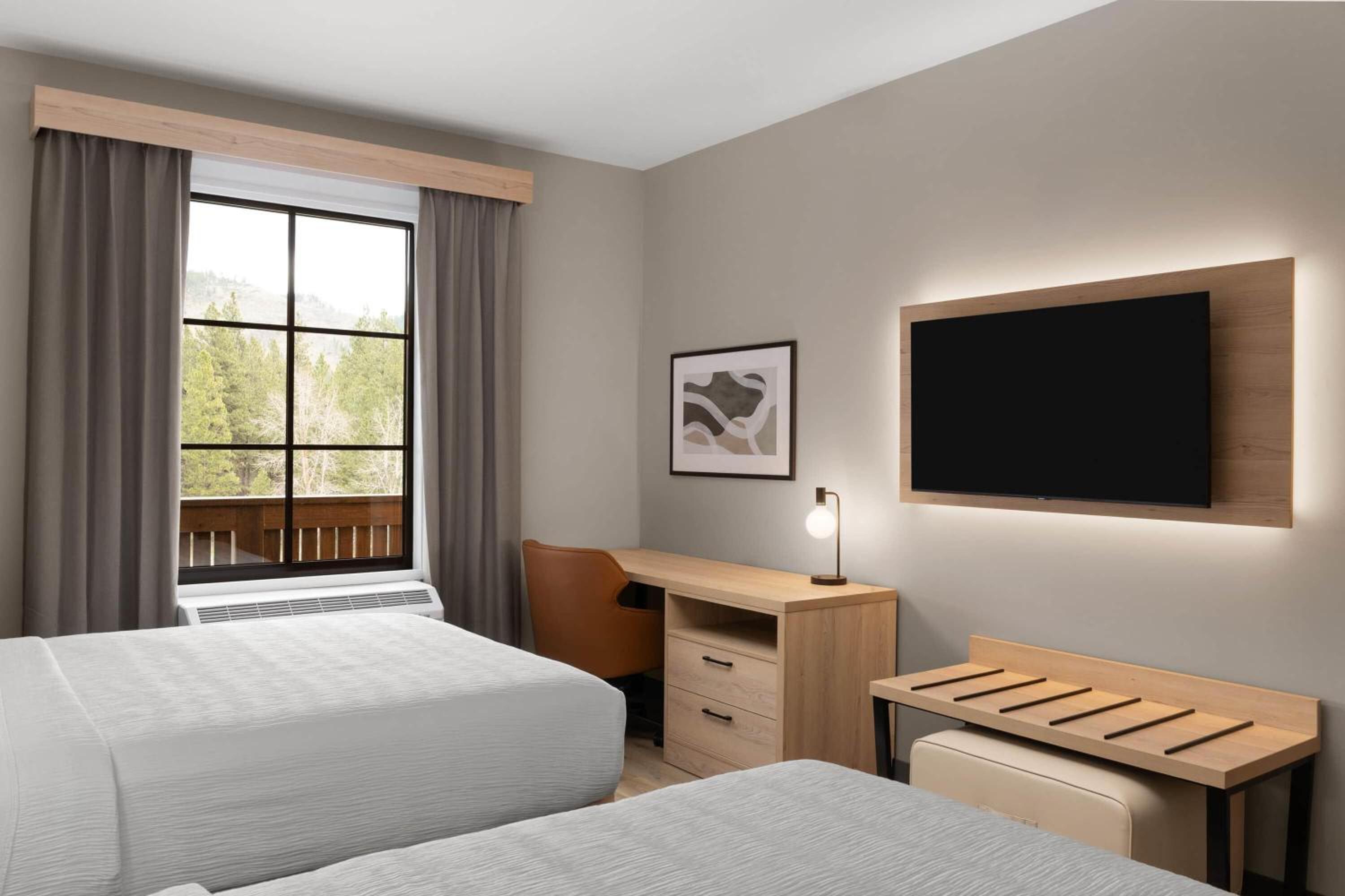 Queen Room - Hearing Accessible/Non-Smoking