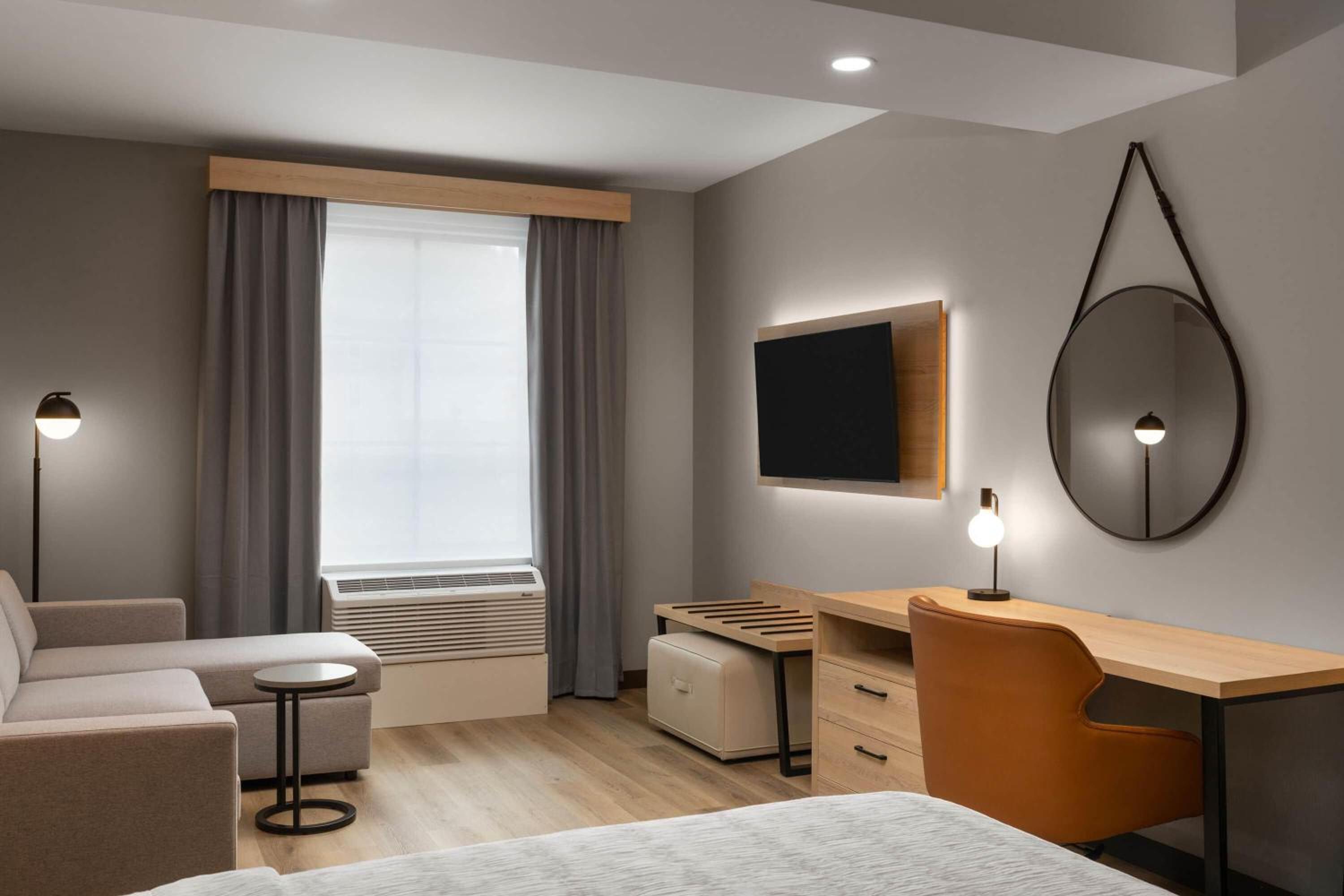 King Suite - Extended Hearing Accessible/Non-Smoking