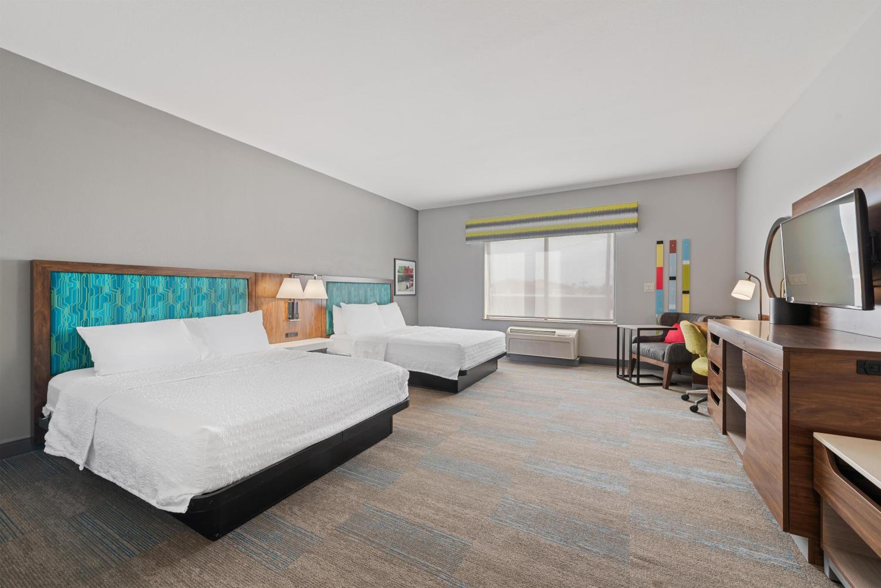 Queen Room with Two Queen Beds - Mobility and Hearing Access/Non-Smoking - Photo 3