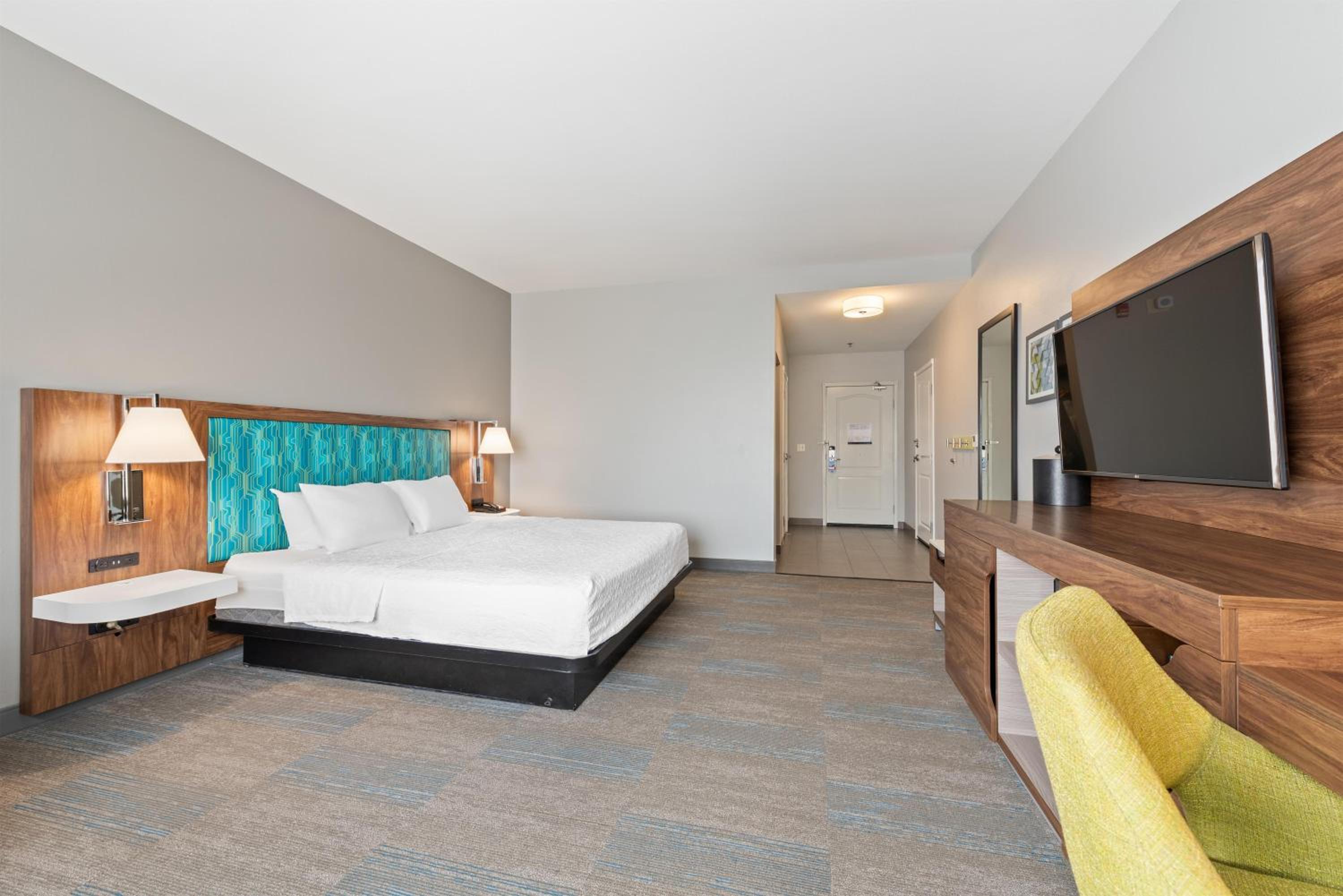 King Room with Accessible Tub - Mobility and Hearing Access/Non-Smoking - Photo 2