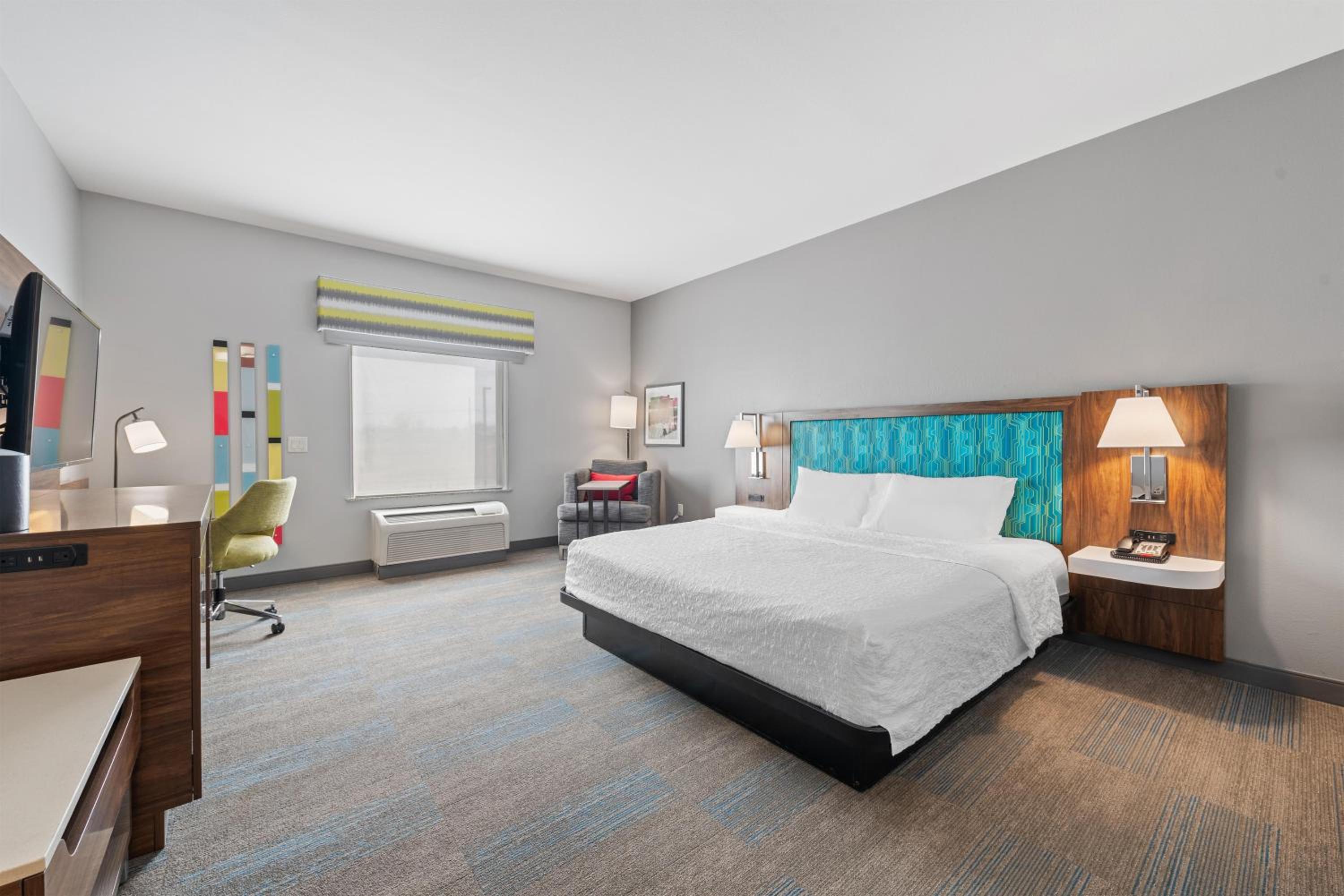 Queen Room with Two Queen Beds - Mobility and Hearing Access/Non-Smoking - Photo 4