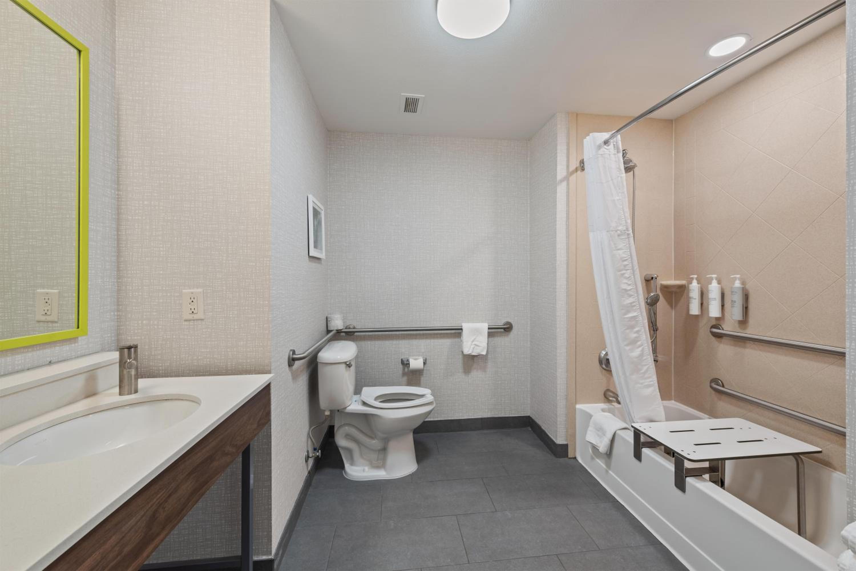 Queen Room with Two Queen Beds - Mobility and Hearing Access/Non-Smoking - Photo 5