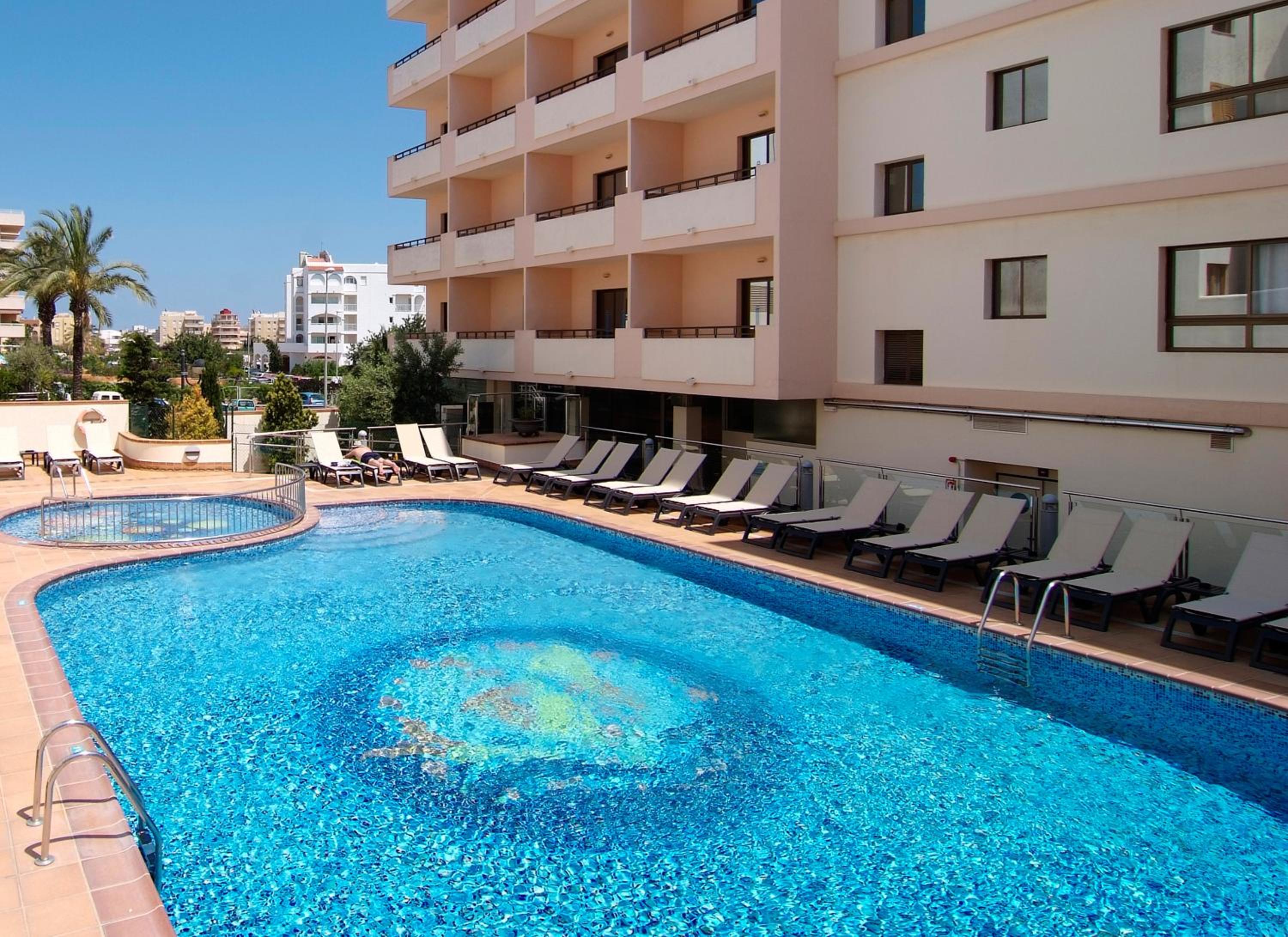 Twin Room with Pool View - Photo 2