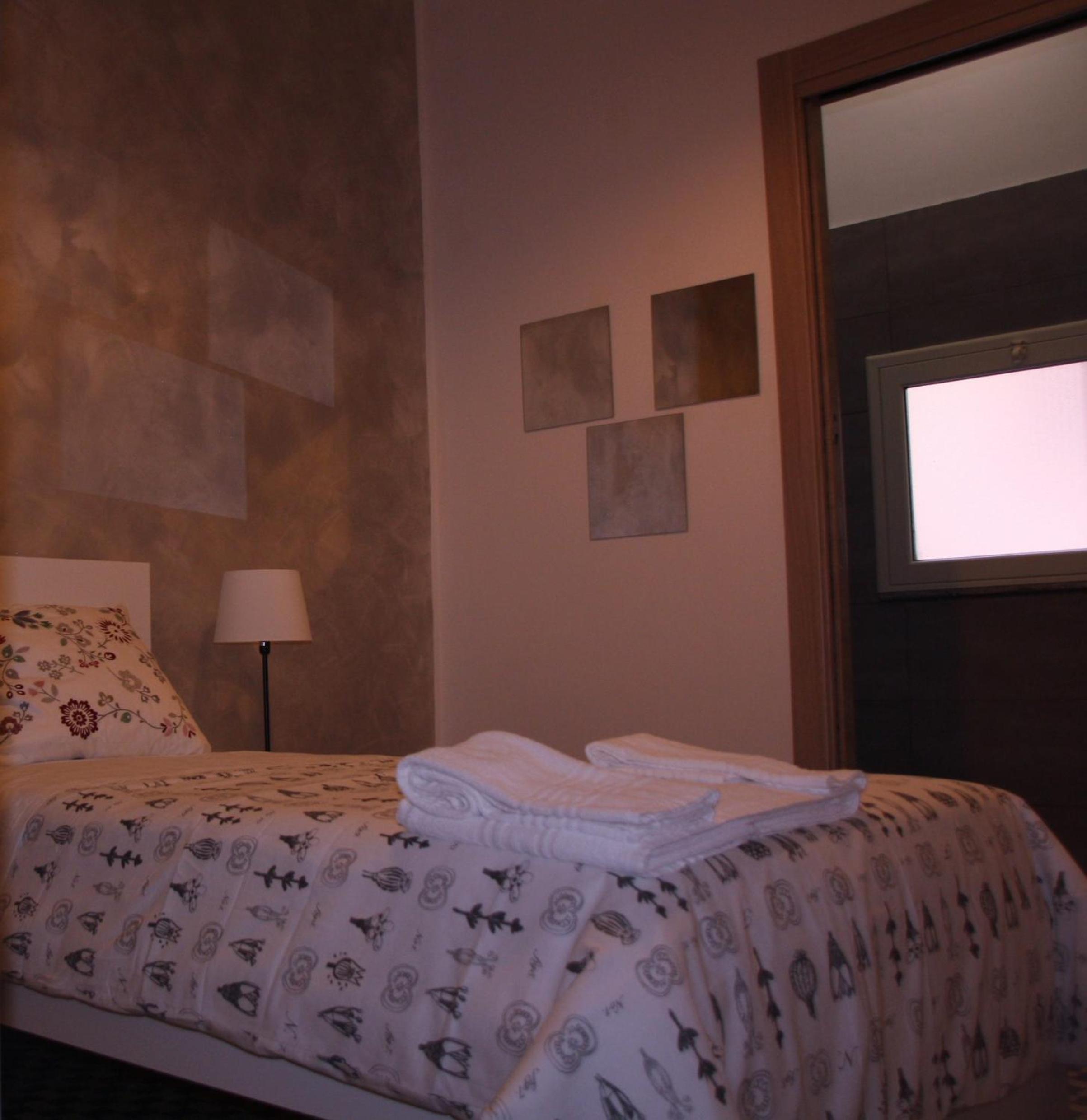 Single Room with Private Bathroom photo 3
