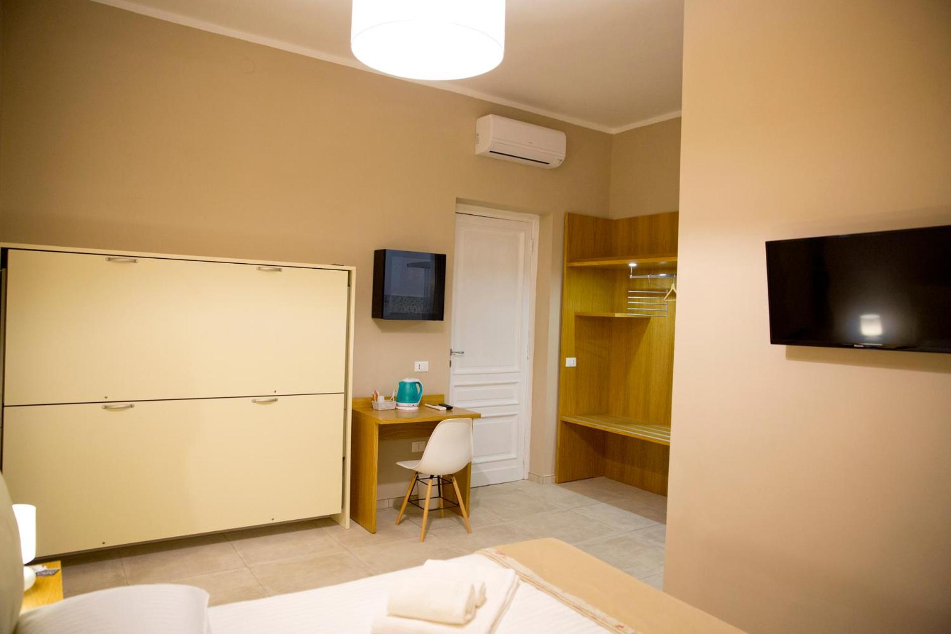 Quadruple Room with Private Bathroom - Photo 1