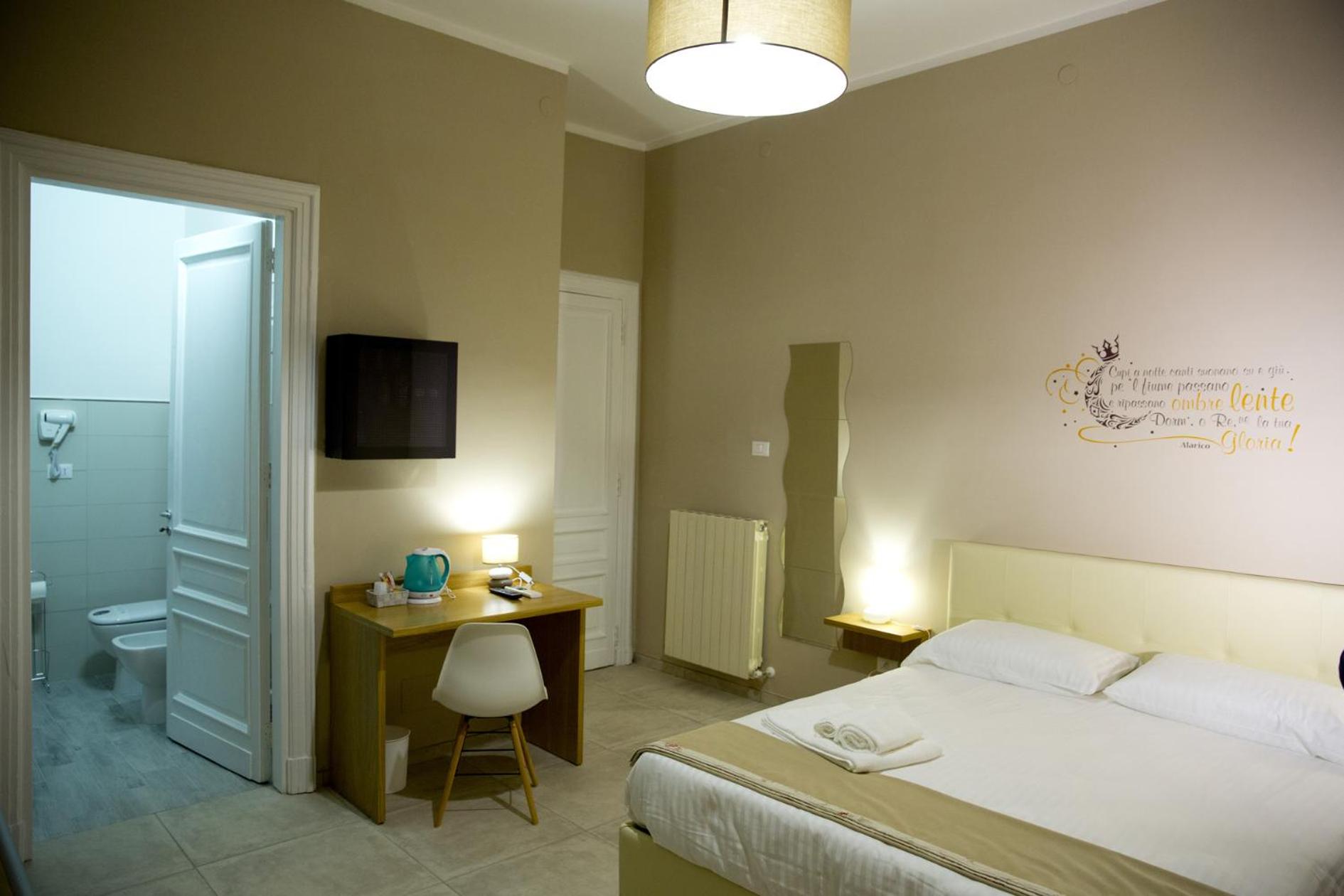 Double Room with Private Bathroom - Photo 3