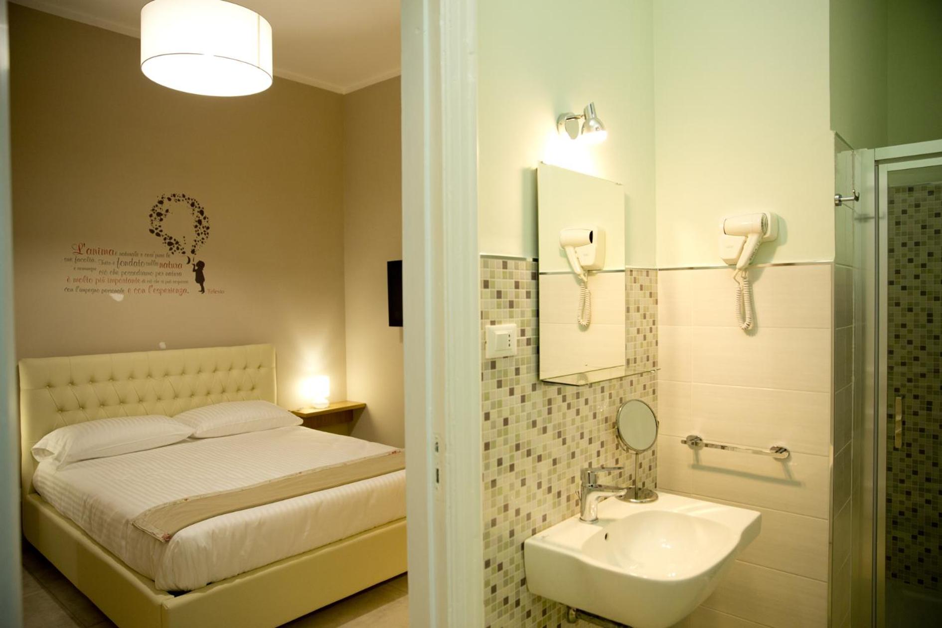 Double Room with Private Bathroom photo 3