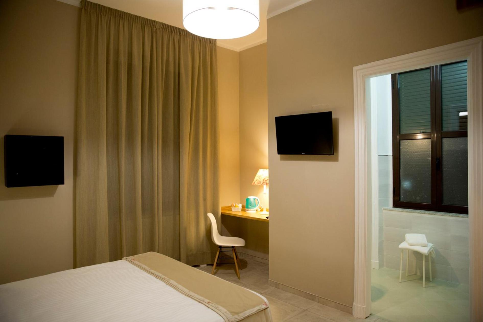 Double Room with Private Bathroom photo 1