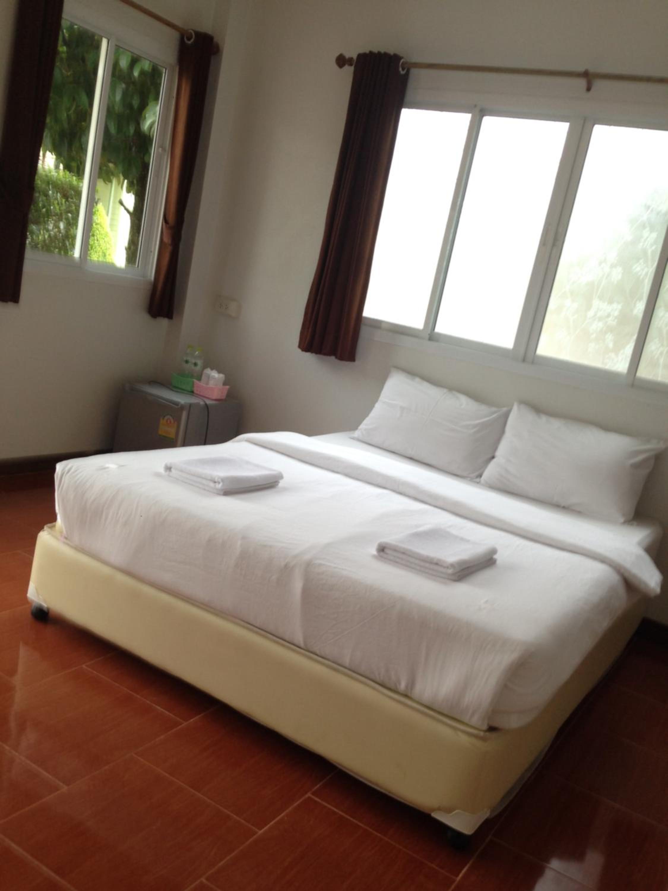 Deluxe Room (2 Adults + 1 Child) photo 2
