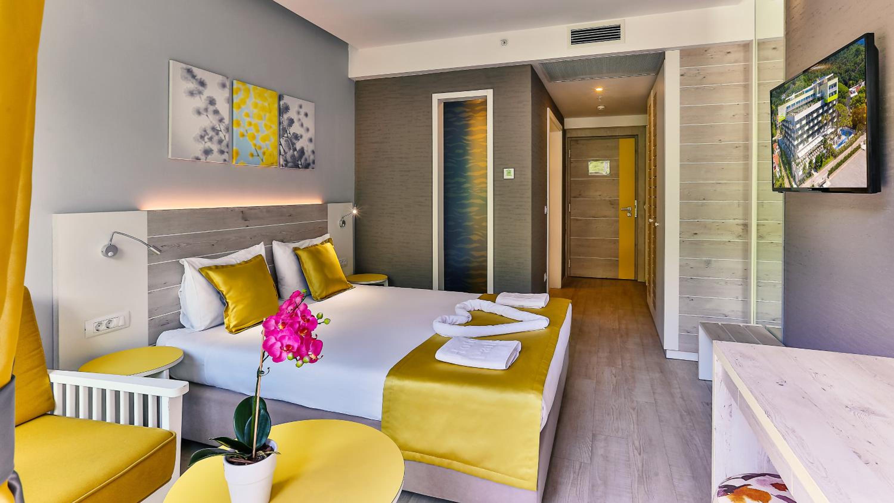 Budget Double Room without Balcony photo 2