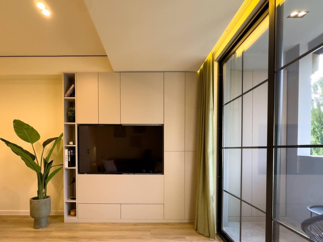 One-Bedroom Apartment with Balcony