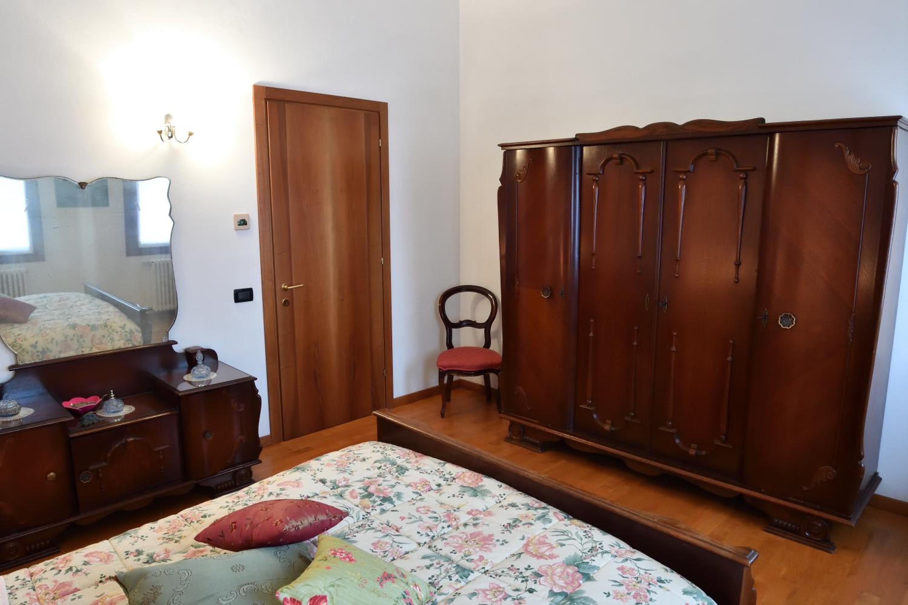 Deluxe Room (2 Adults + 1 Child)