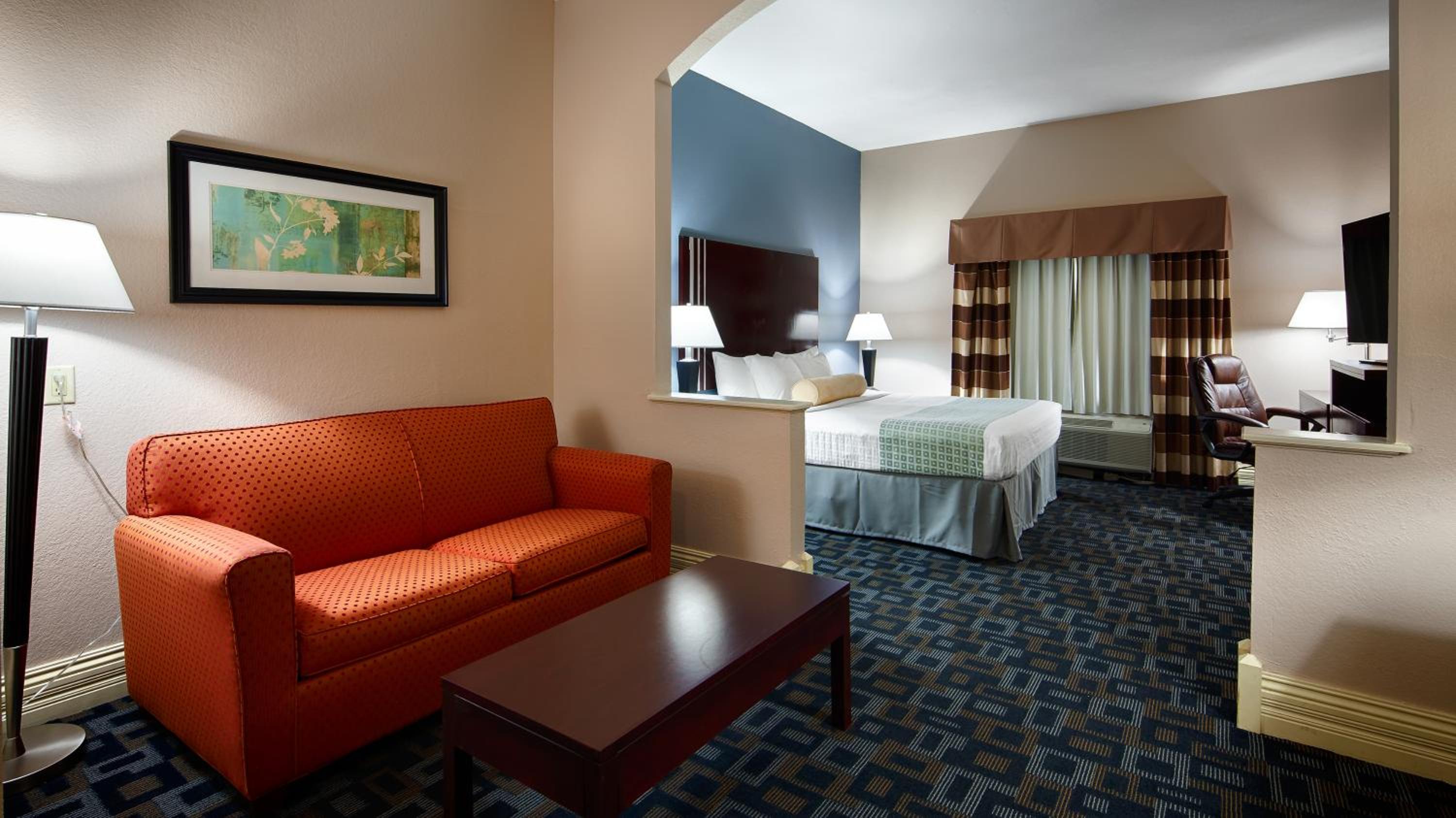 King Room with Sofa Bed and Wet Bar - Non-Smoking - Photo 5