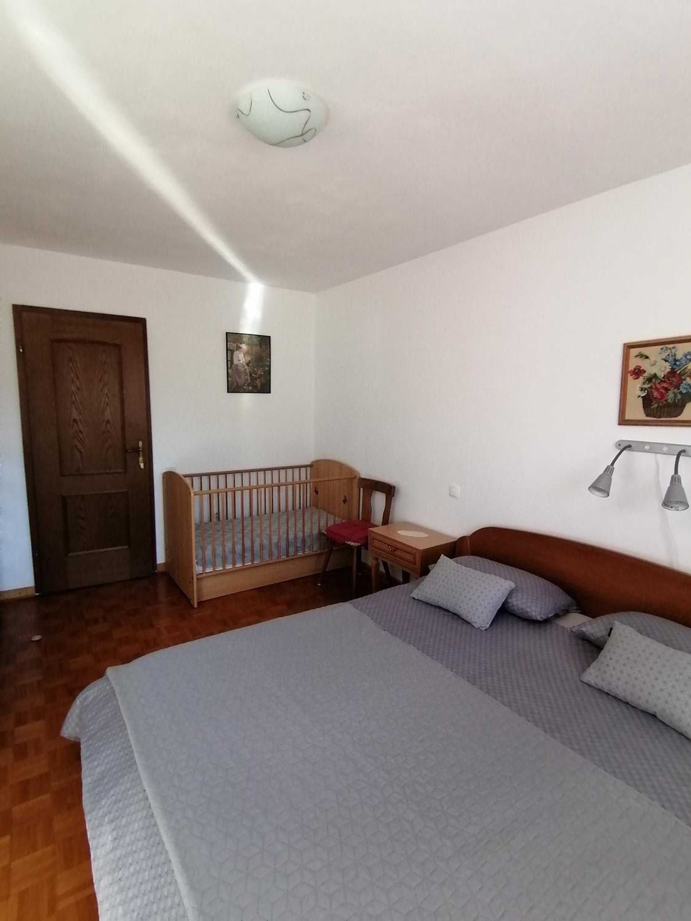 Apartment with Balcony - Photo 15