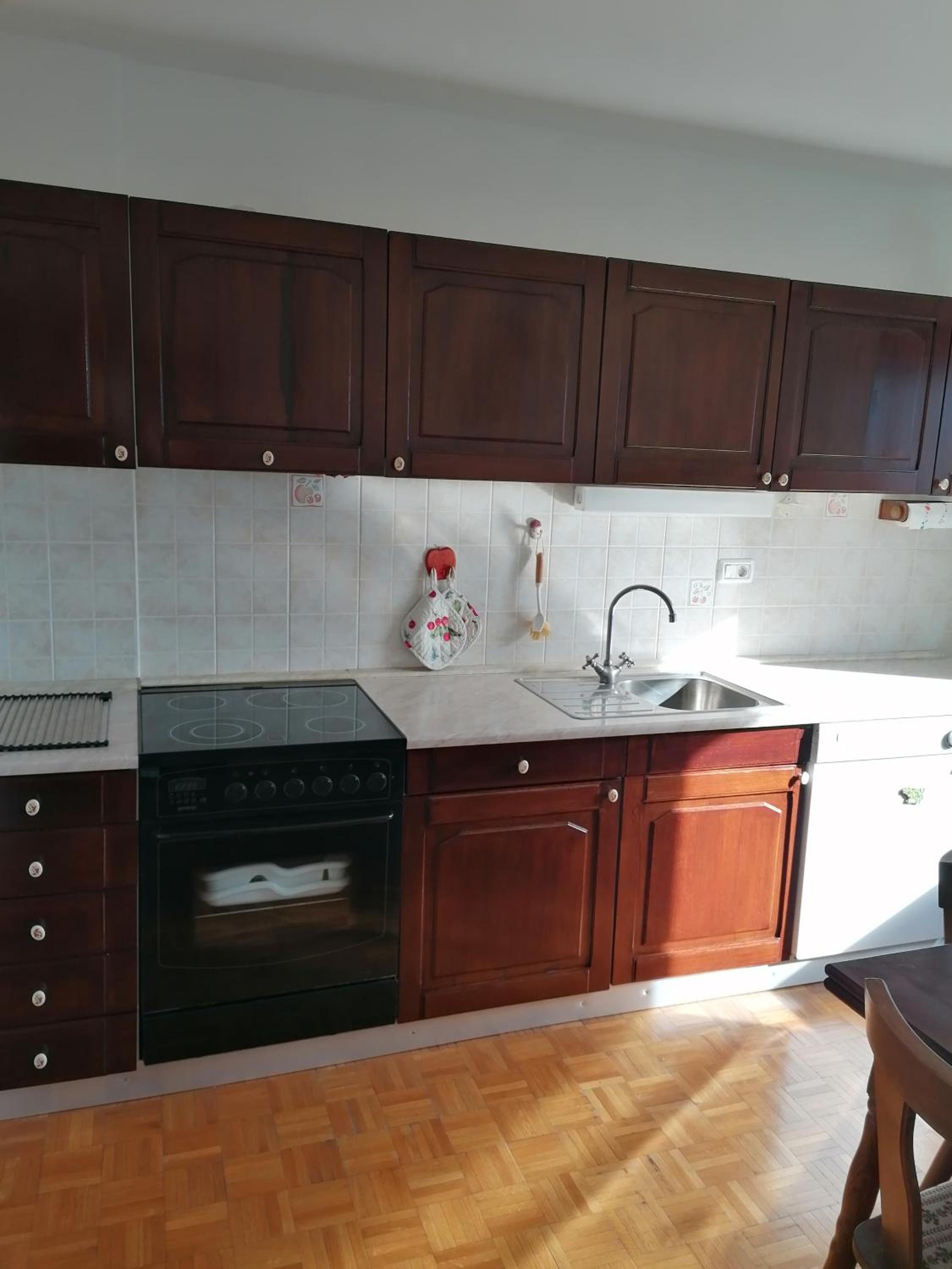 Apartment with Balcony - Photo 7