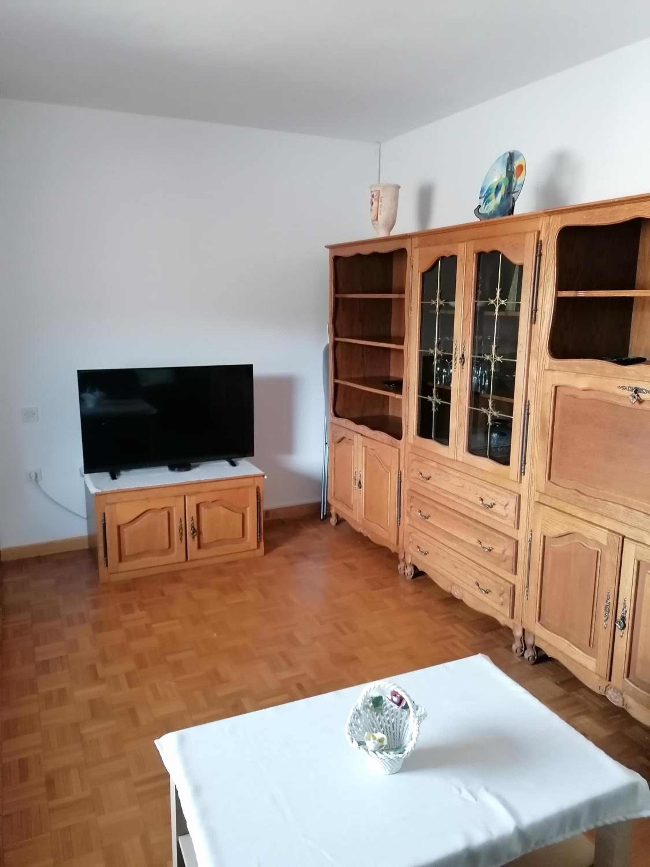 Apartment with Balcony - Photo 8
