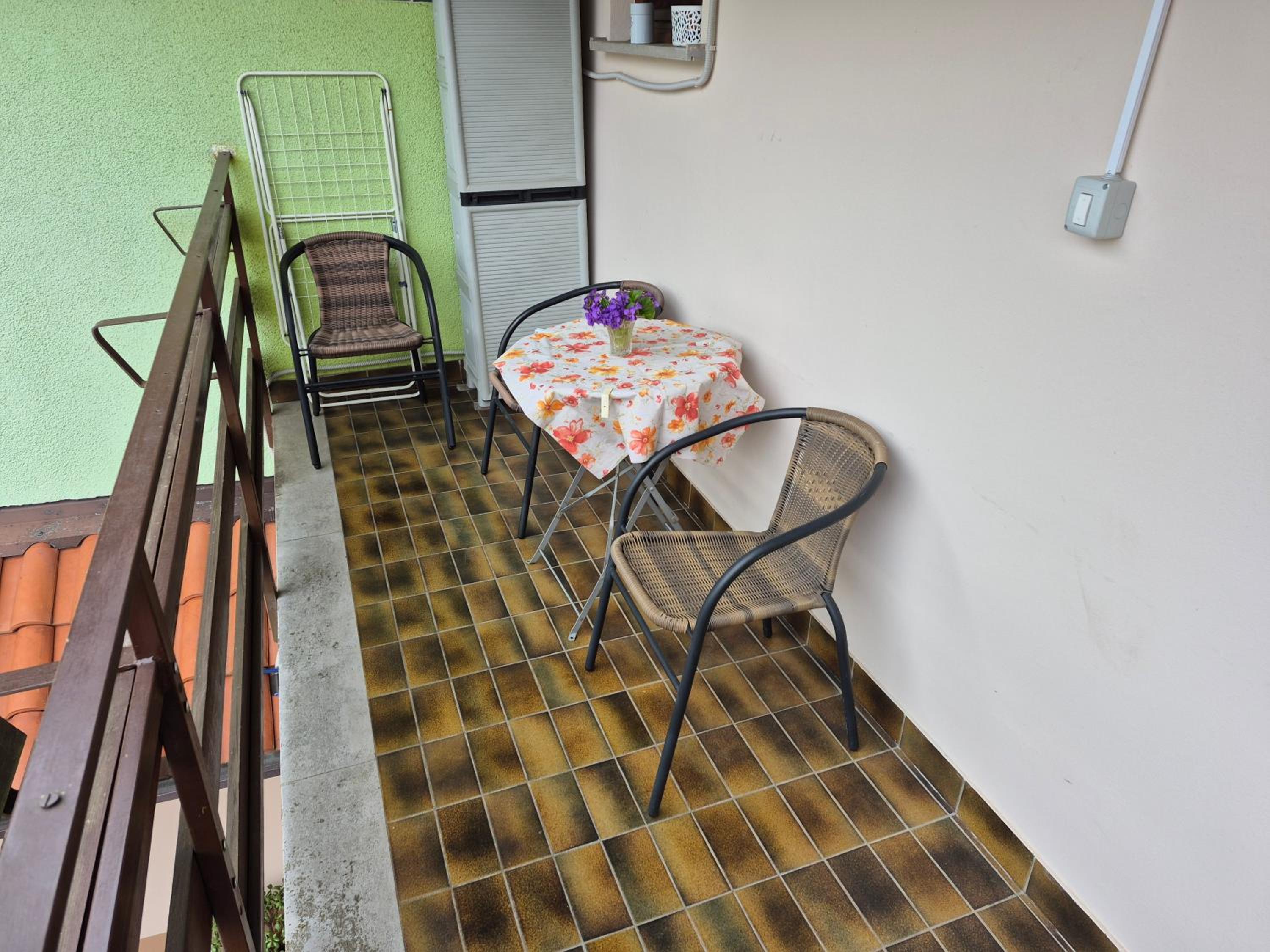 Apartment with Balcony - Photo 10