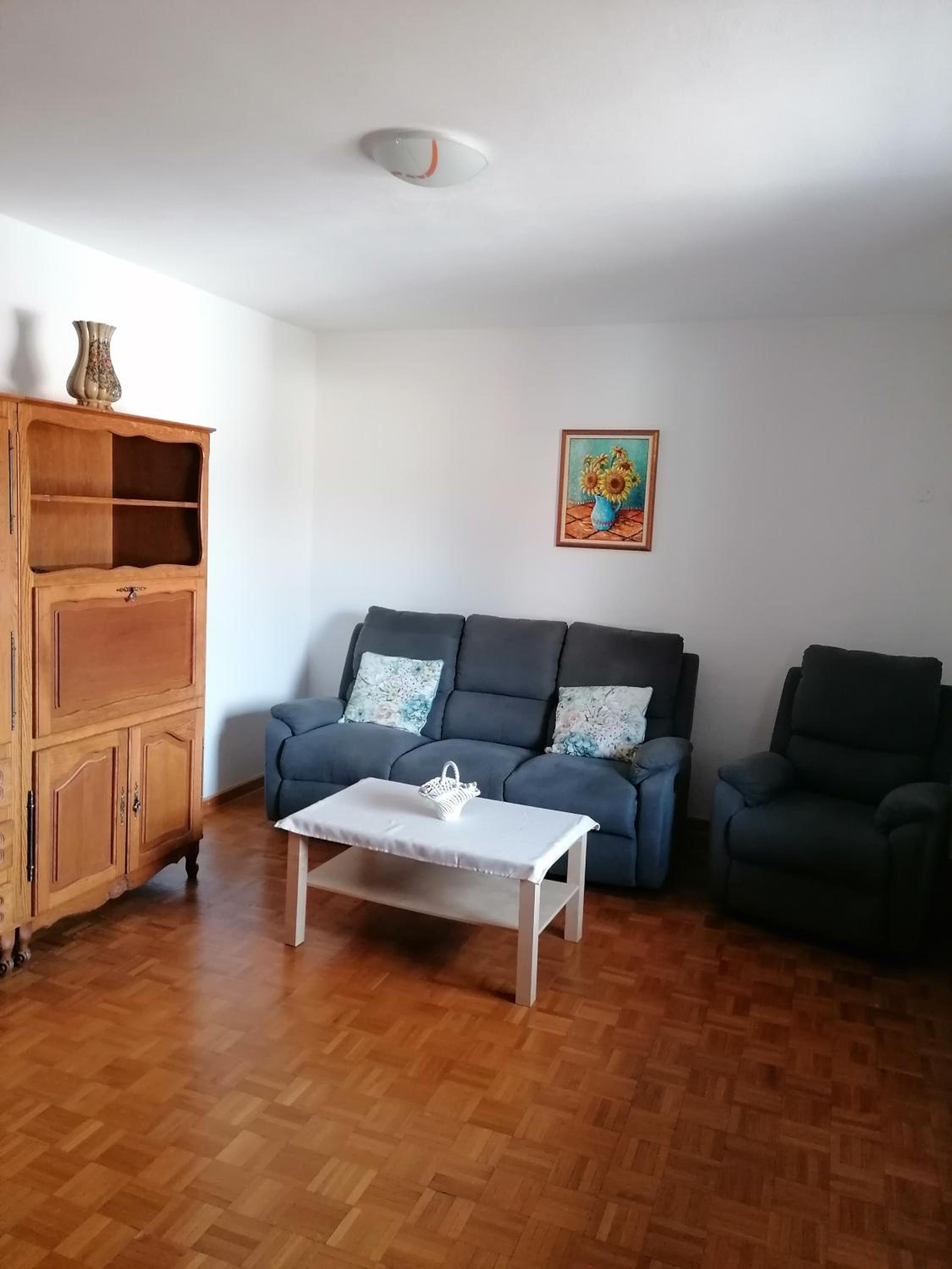 Apartment with Balcony - Photo 18