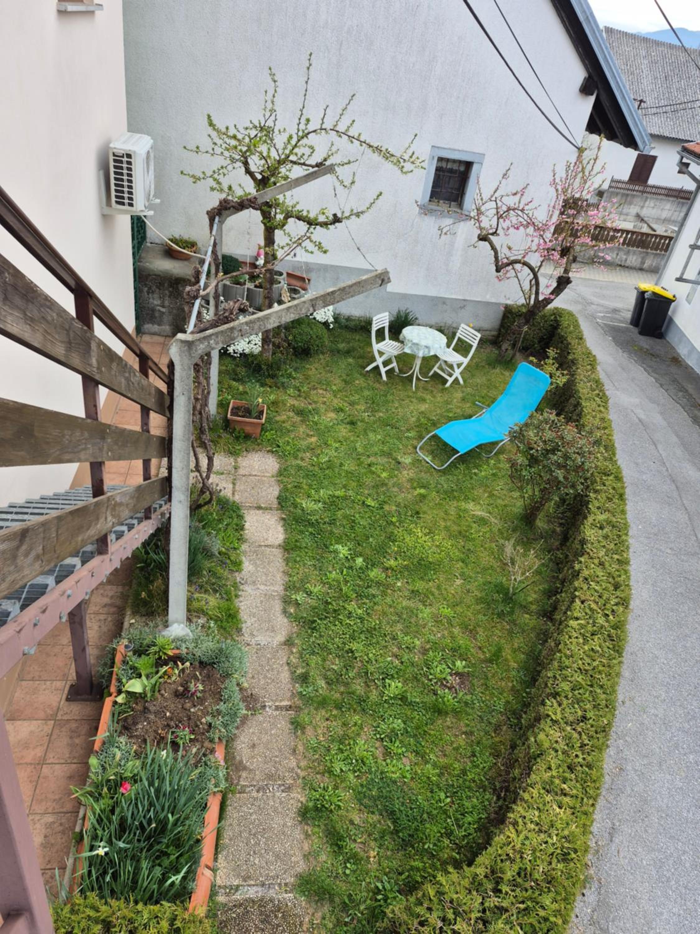 Apartment with Balcony - Photo 4