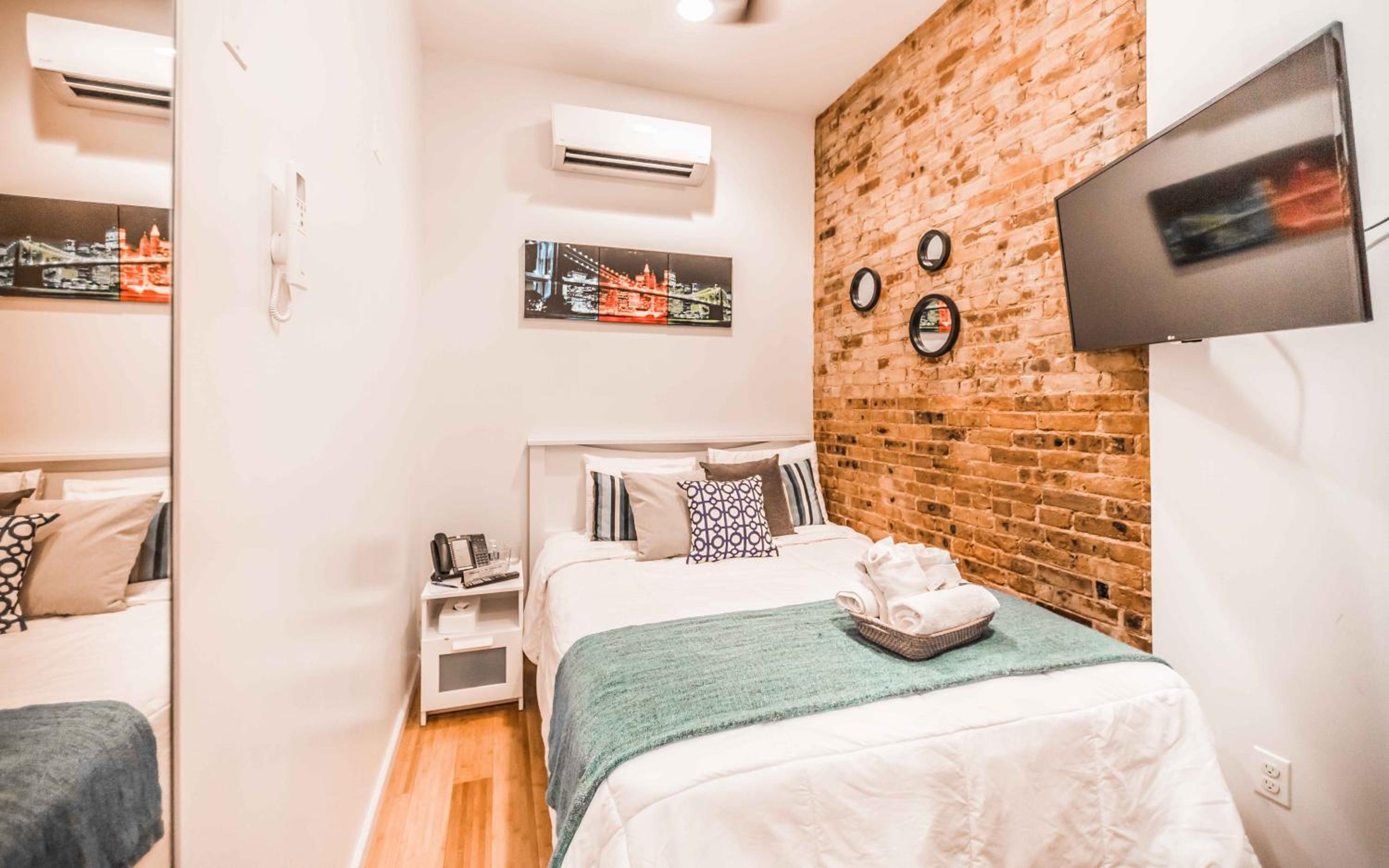 Standard Double Room with Shared Bathroom photo 3