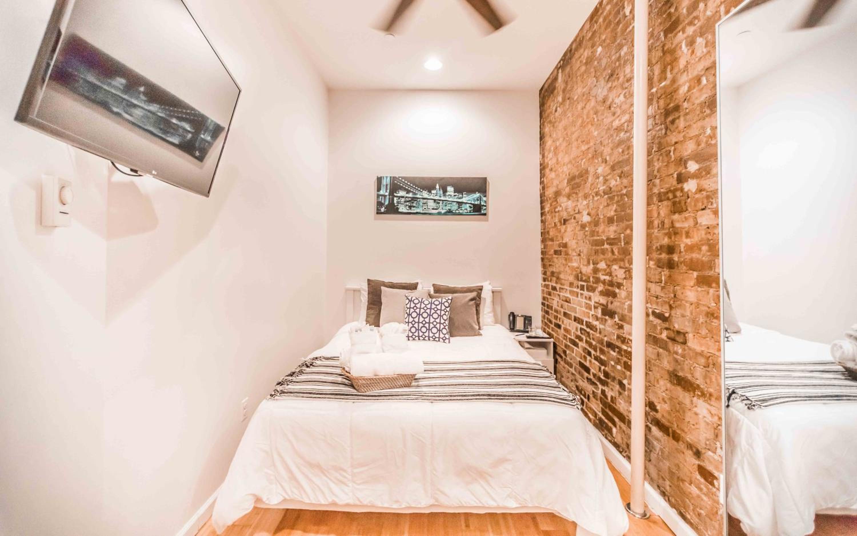  Standard Double Room with Shared Bathroom photo 3