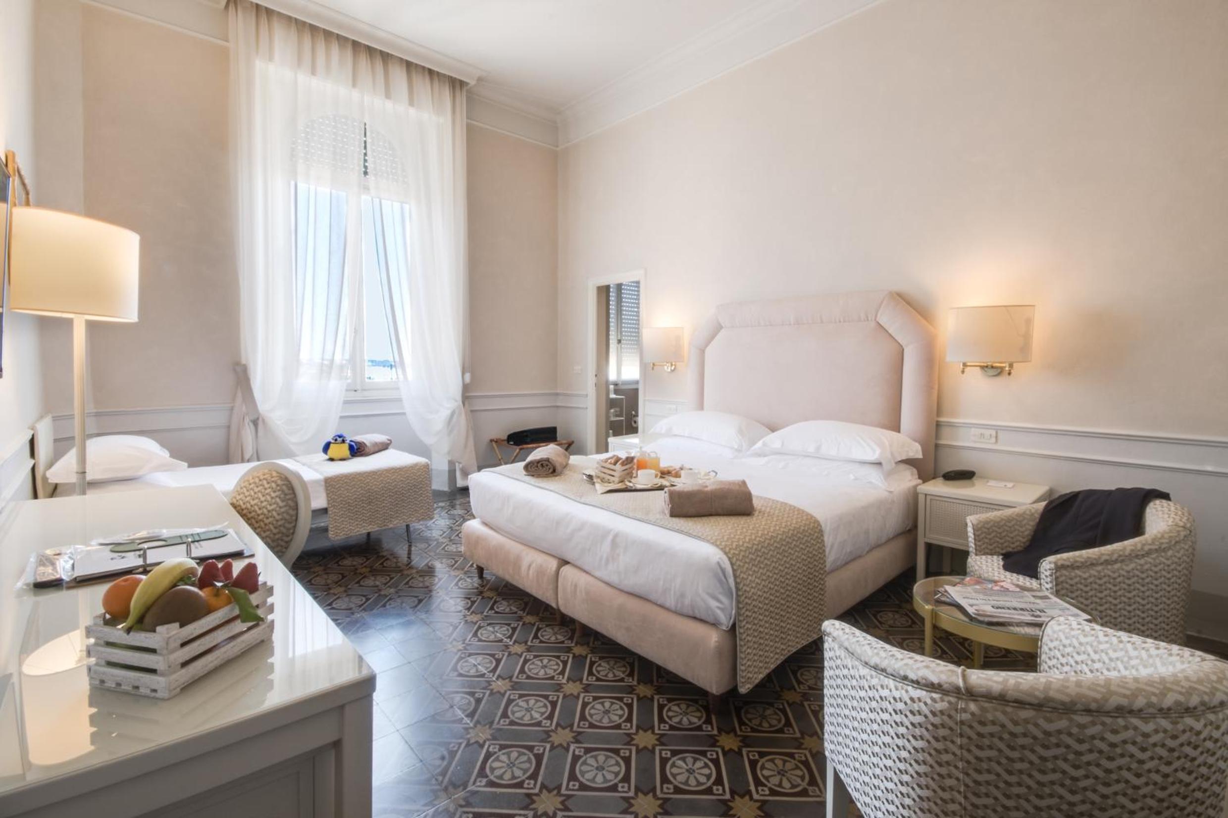 Triple Room with Partial Sea View - Photo 2