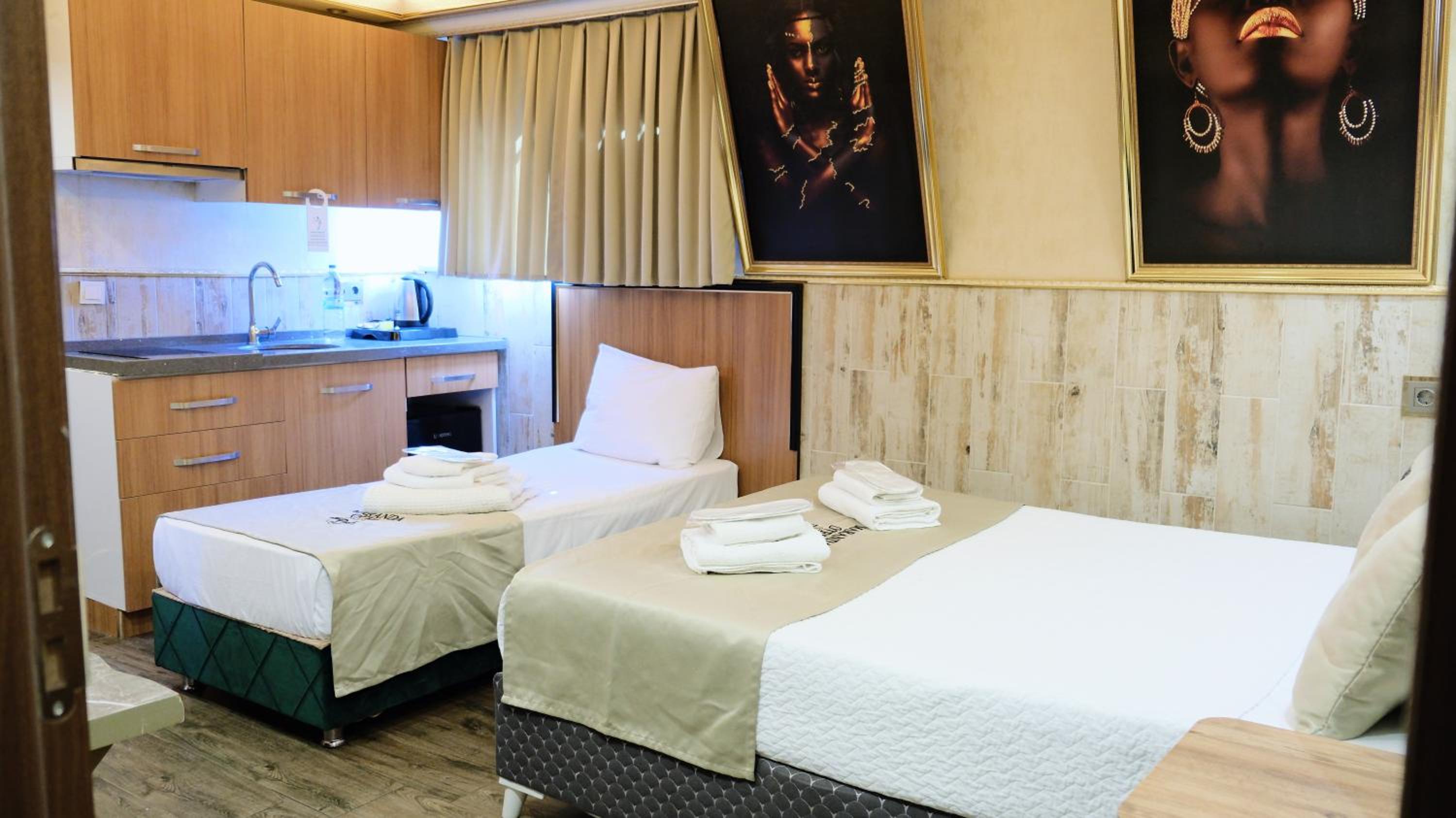 Economy Triple Room photo 1