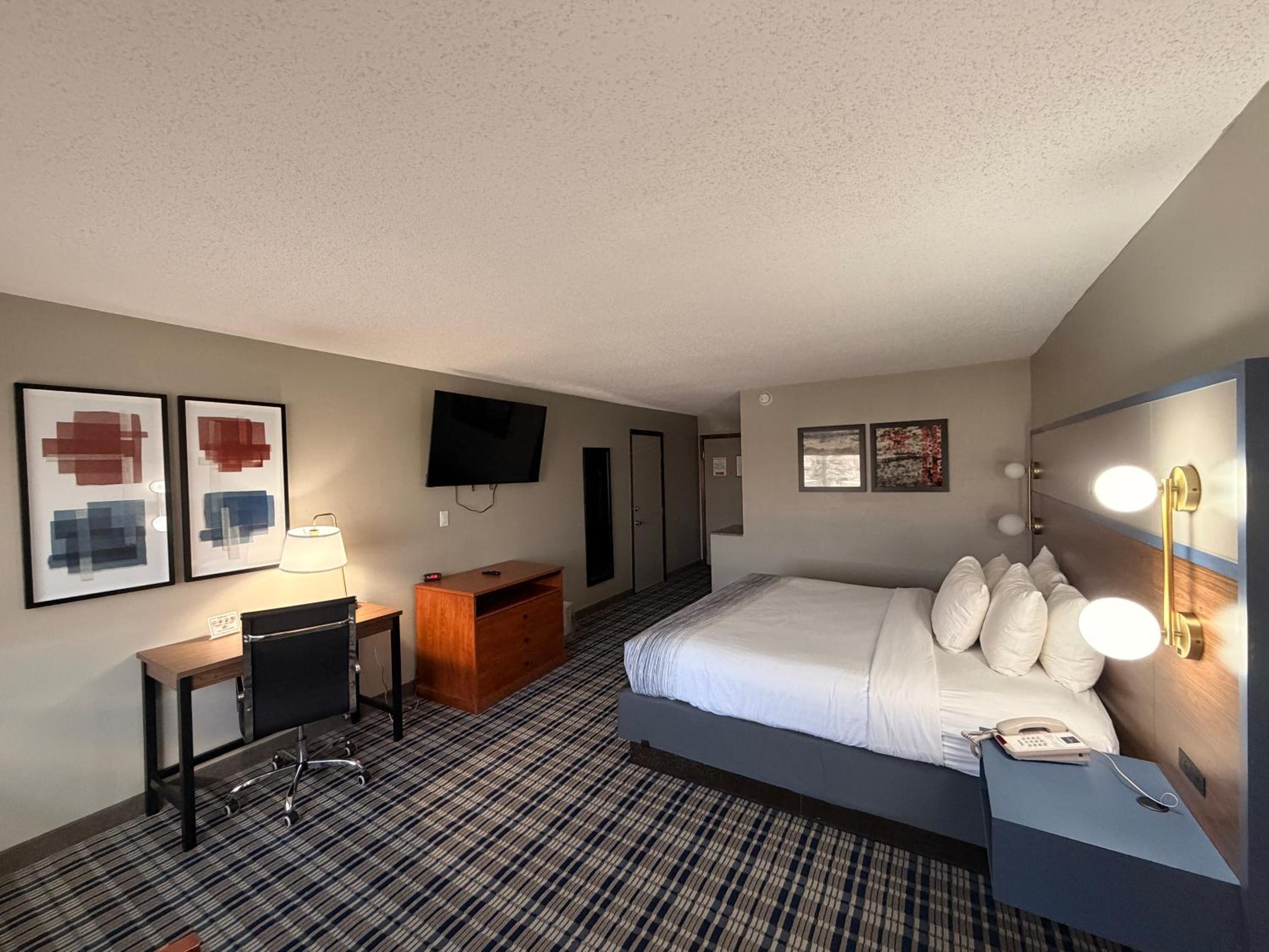 One-Bedroom King Suite - Non-Smoking - Photo 2