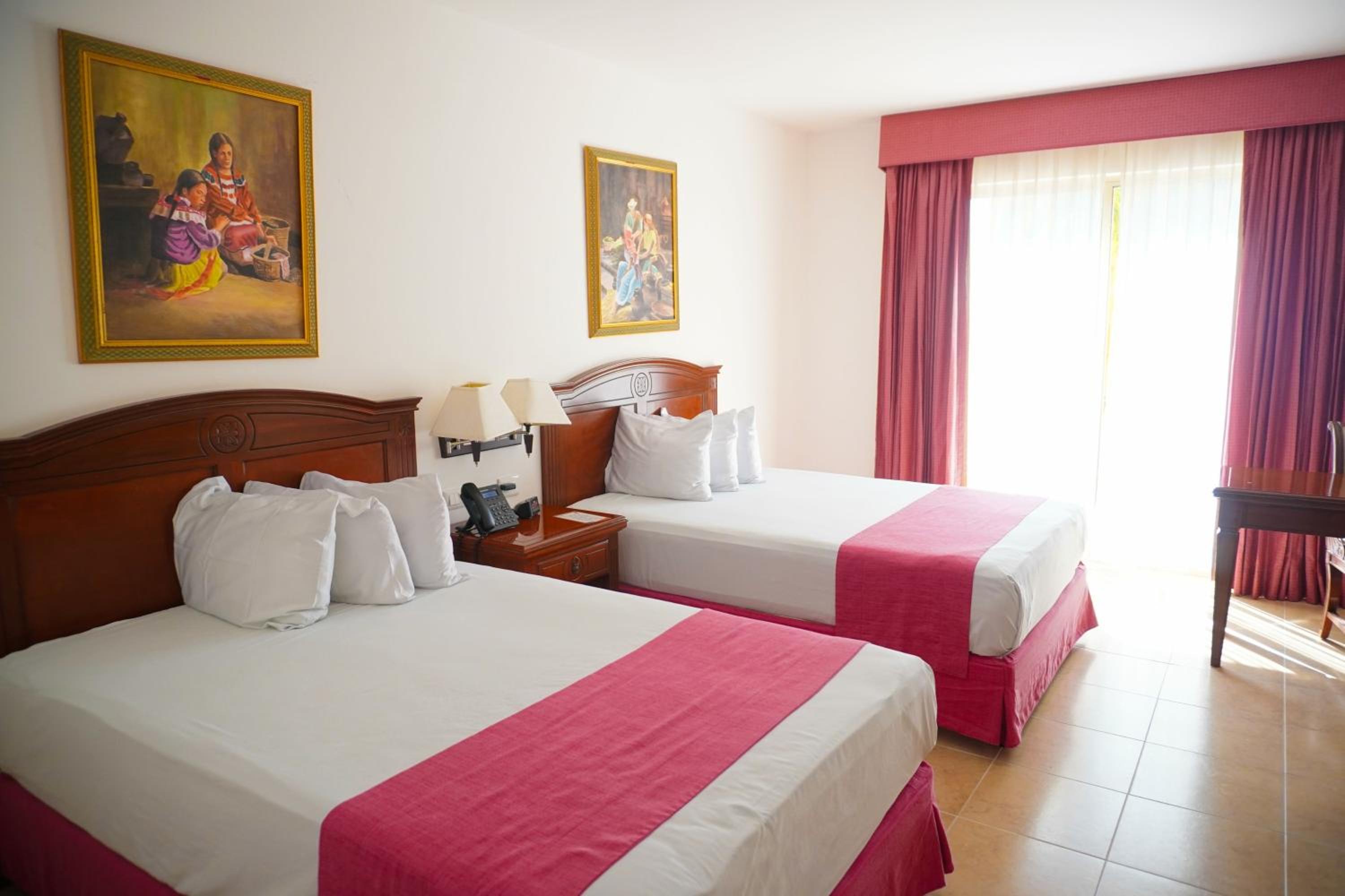 Double Room with Two Double Beds photo 2