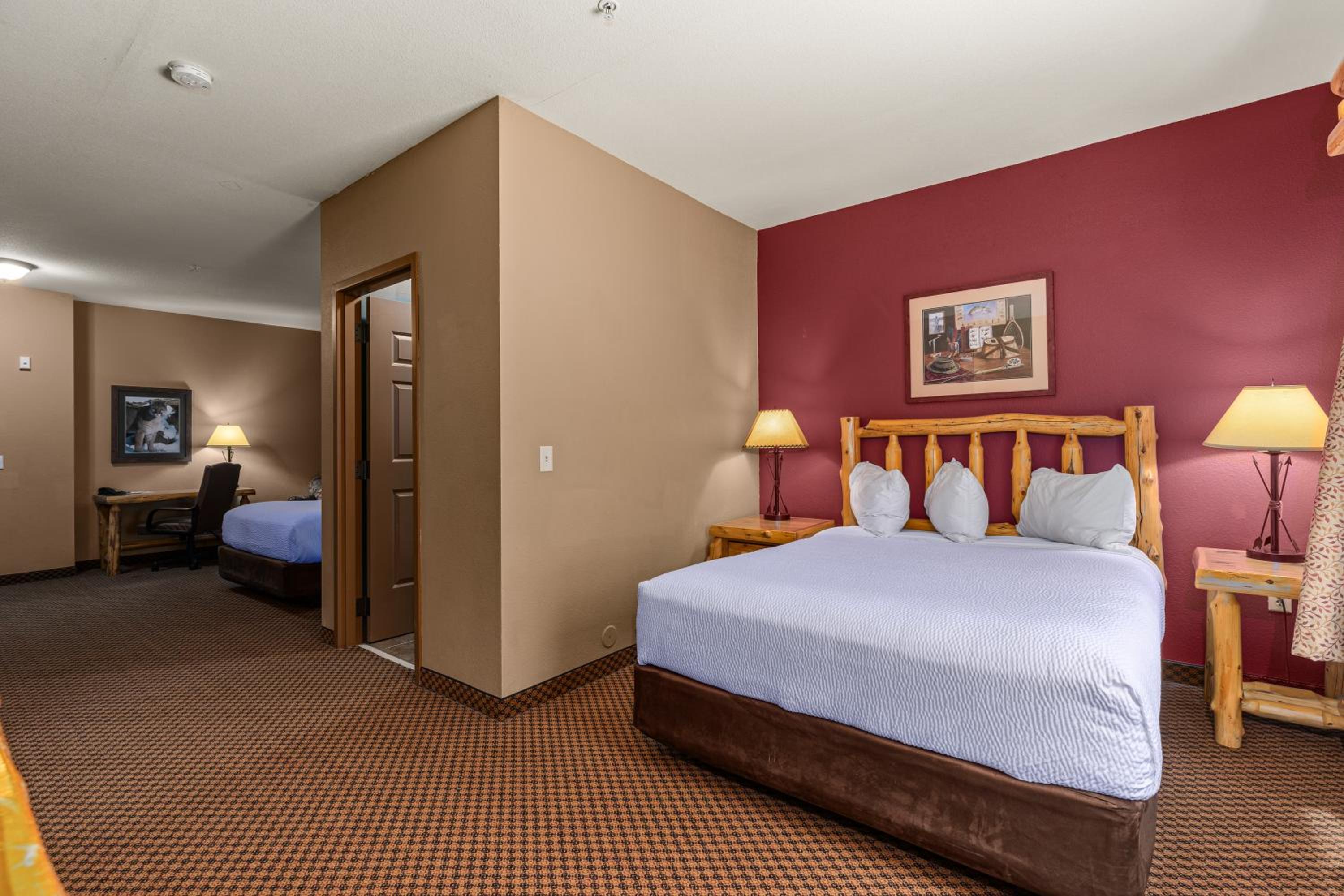 Queen Room with Two Queen Beds - Dog Friendly/Non-Smoking photo 2