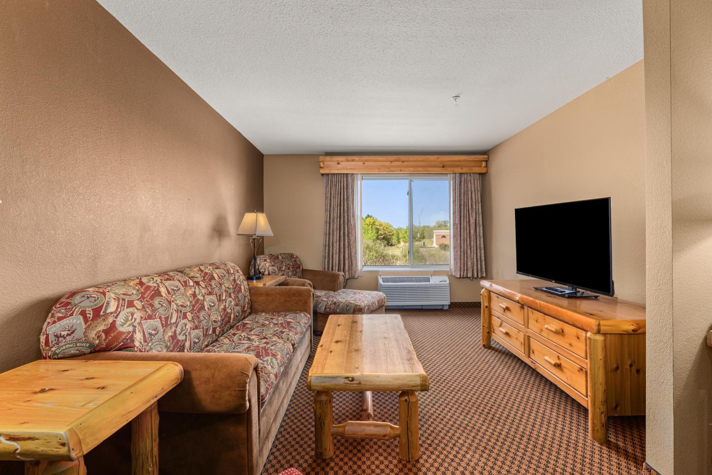 Family King Suite with One Queen and One Double Bunk Bed - Non-Smoking photo 2