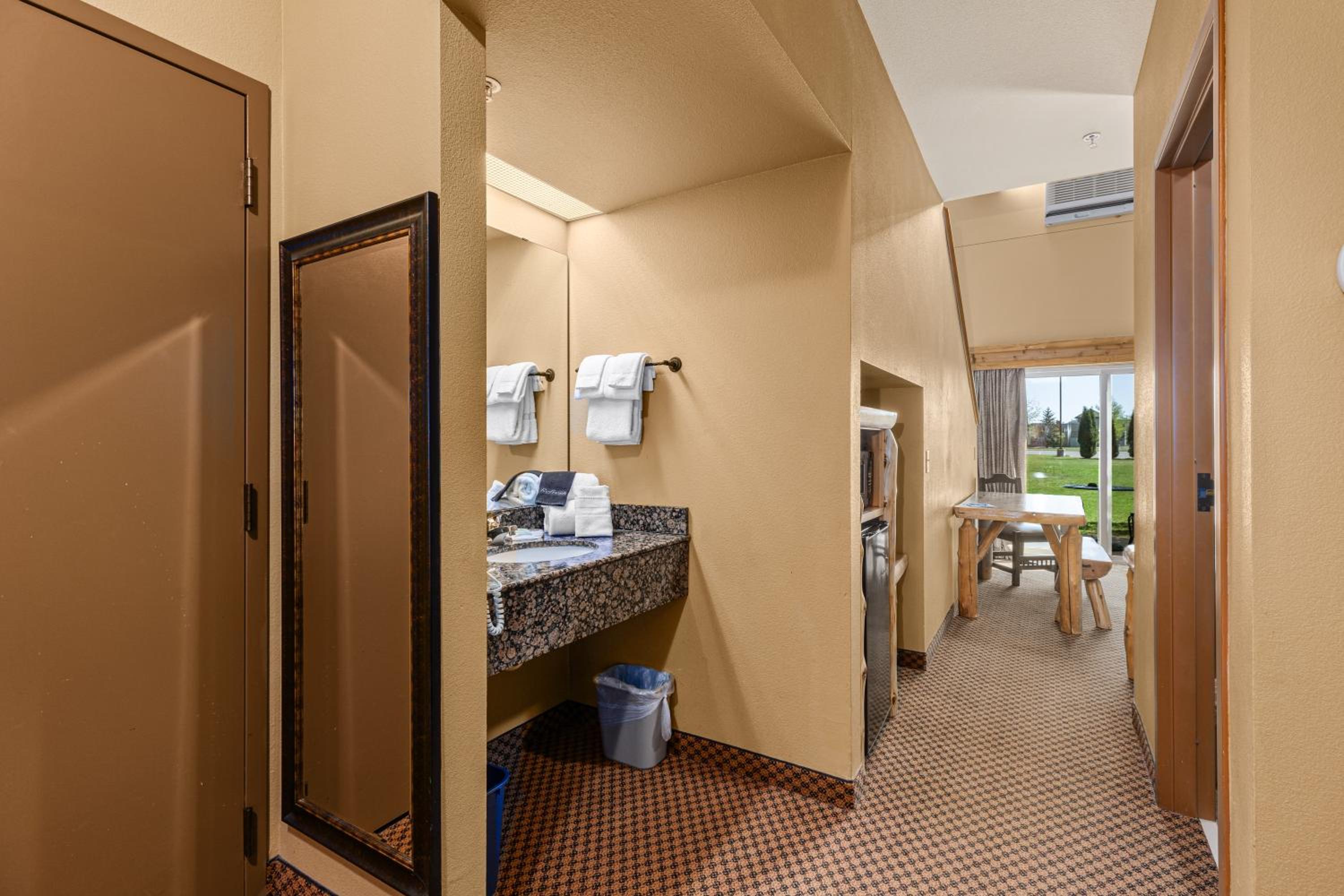 Loft Suite with Patio - Non-Smoking - Photo 2