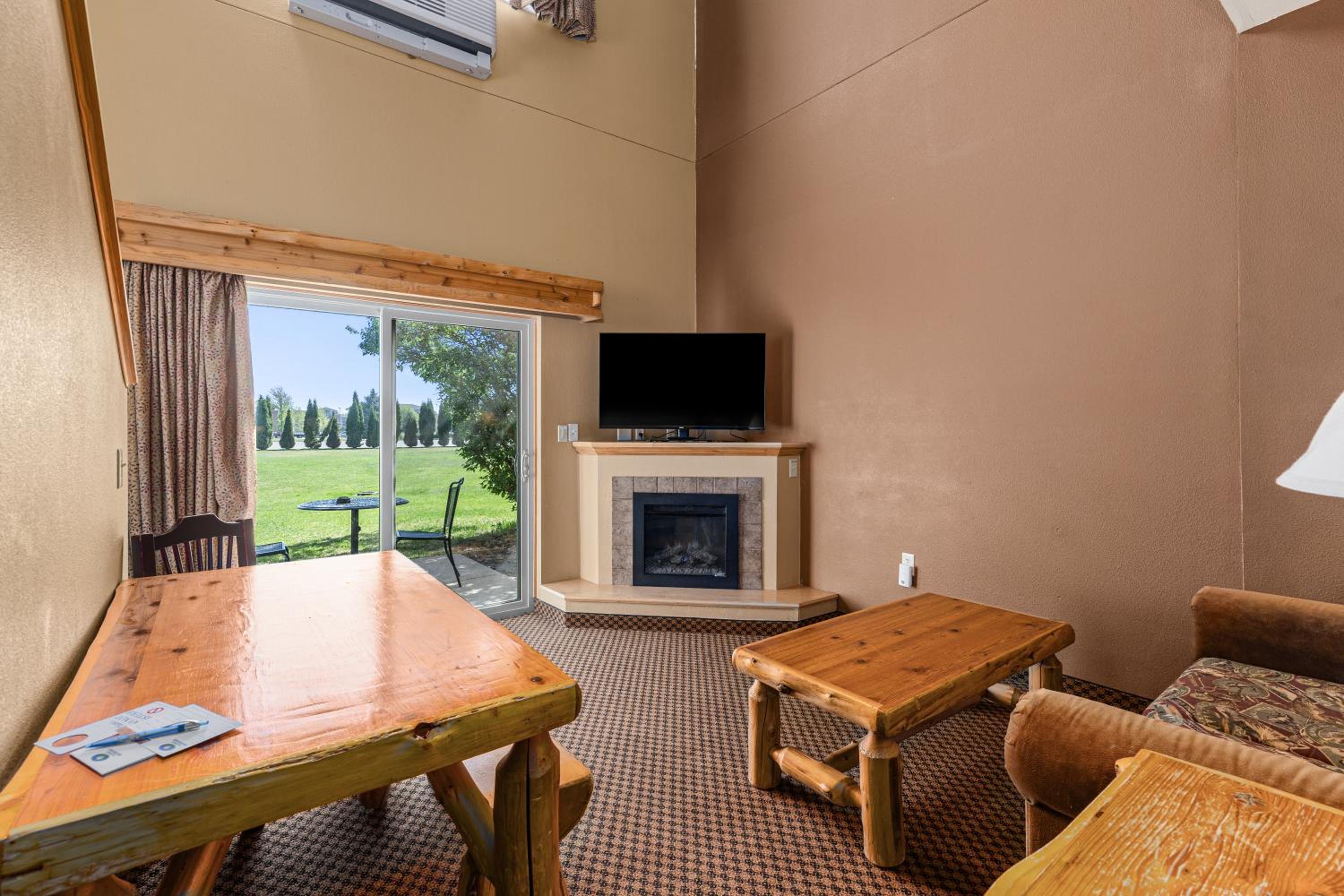 Loft Suite with Patio - Non-Smoking - Photo 6