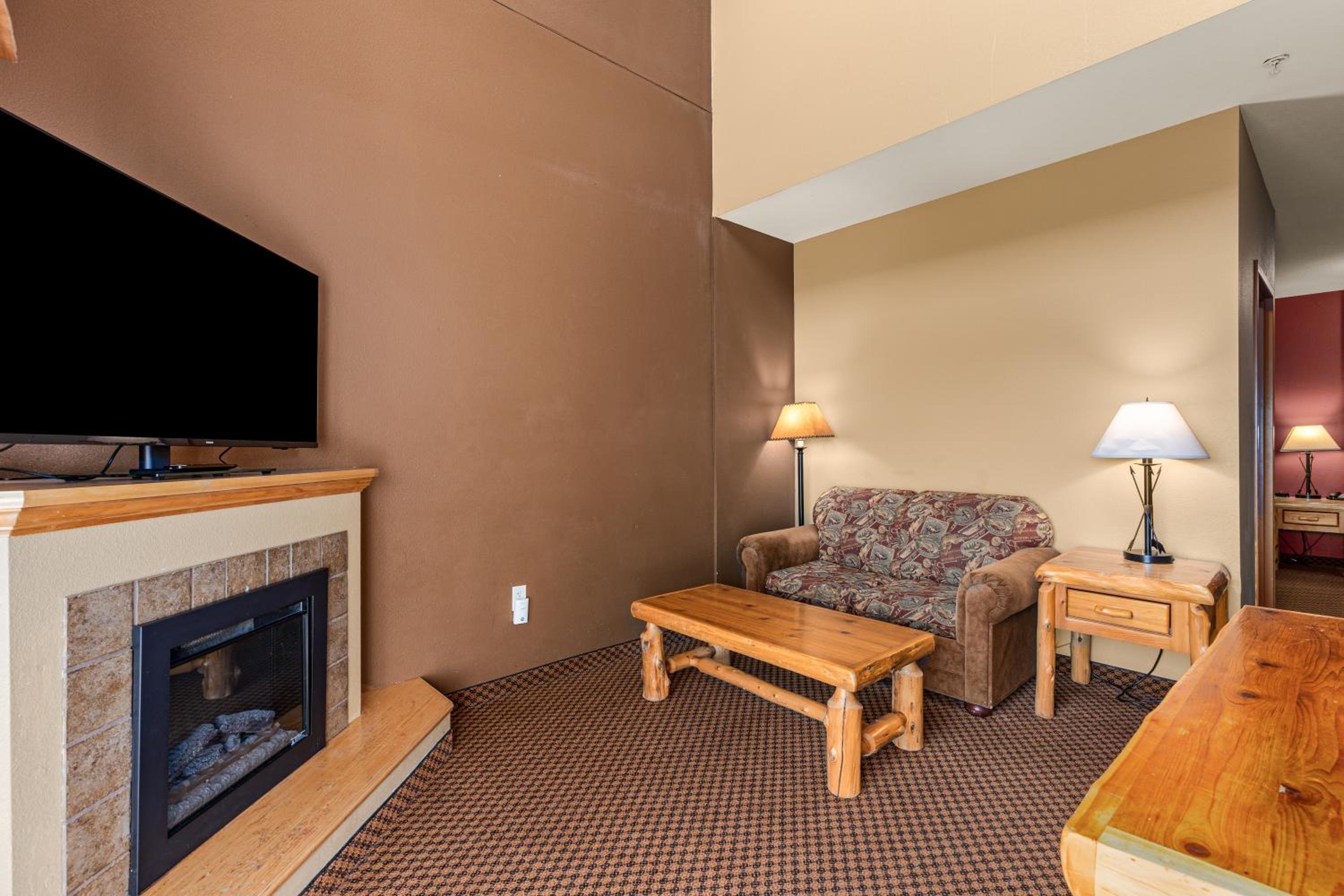 Loft Suite with Patio - Non-Smoking - Photo 7