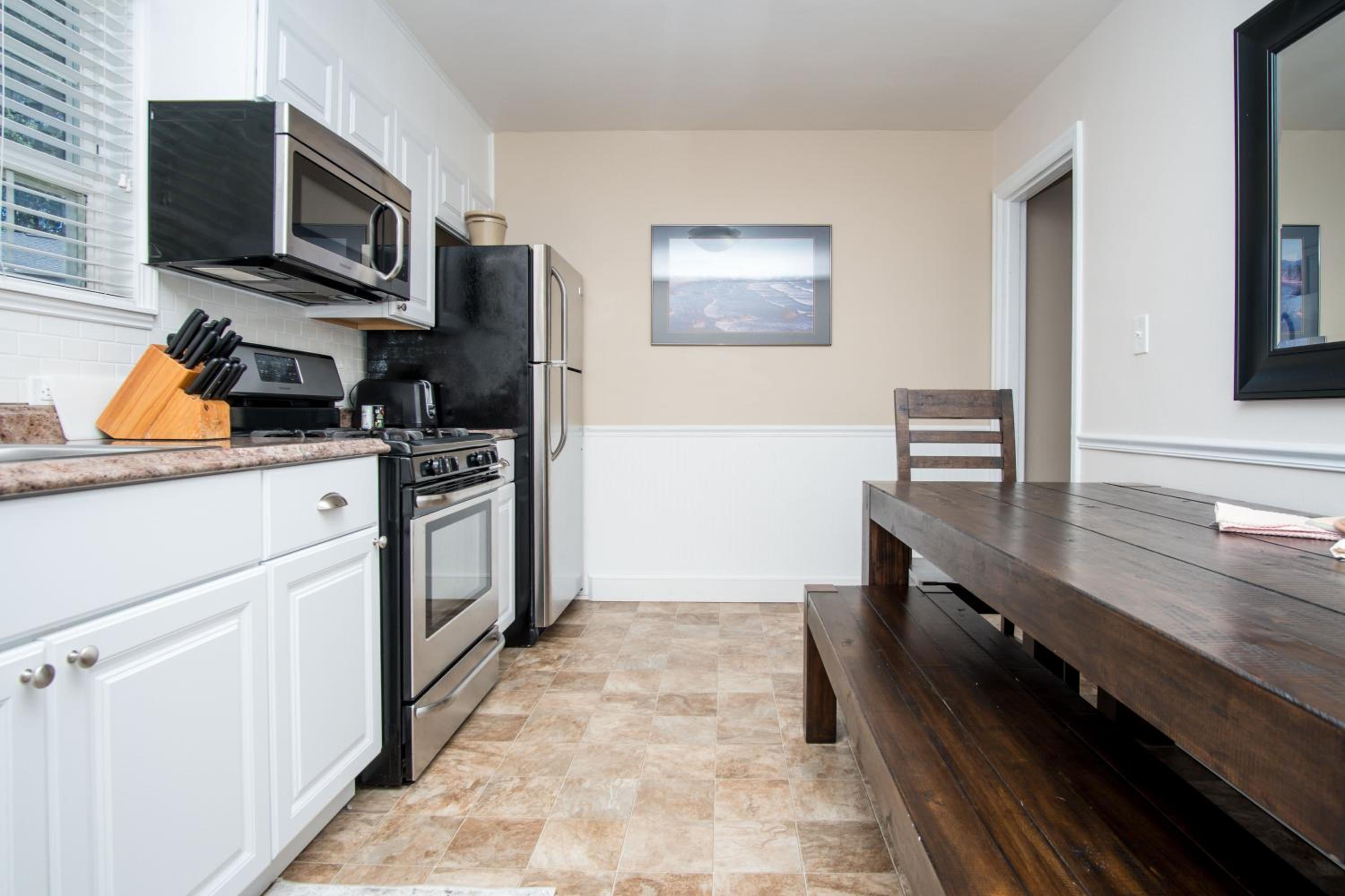Premier King Suite #2 (non-pet-friendly) photo 1