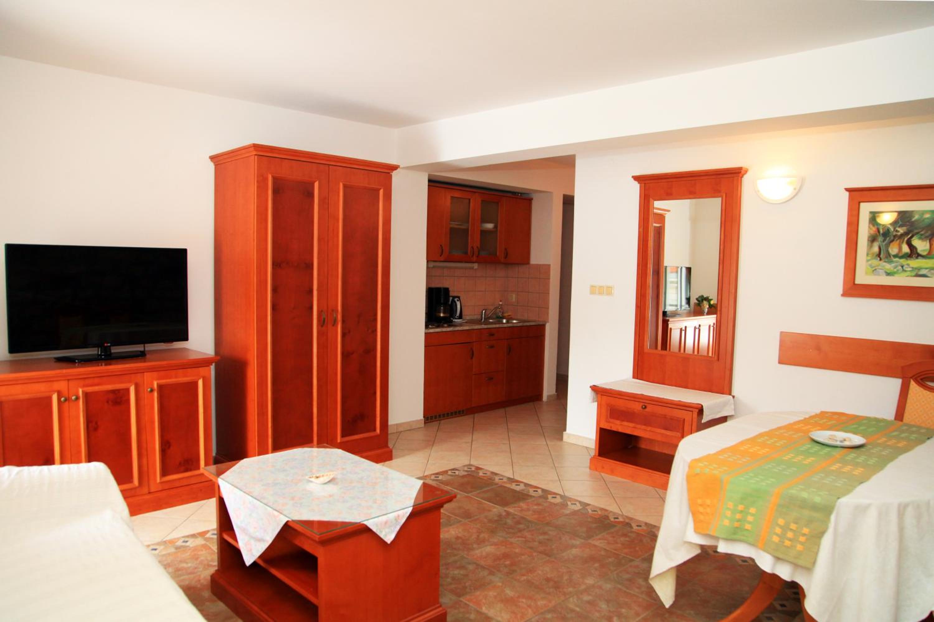 Deluxe Studio
