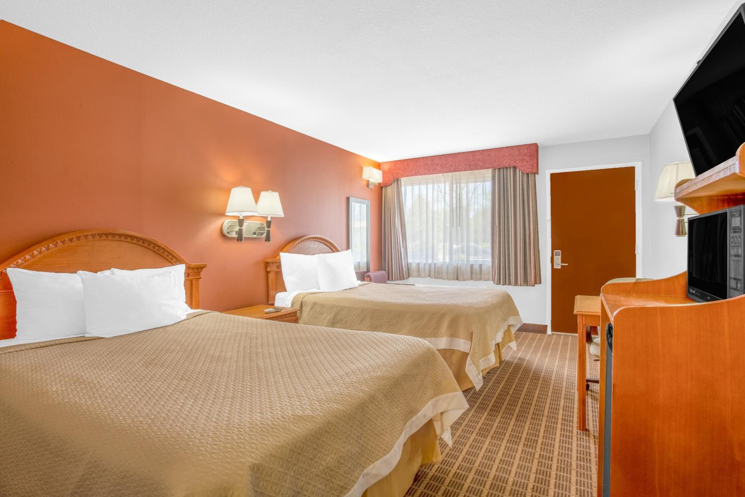 Queen Room - Non-Smoking - Photo 4