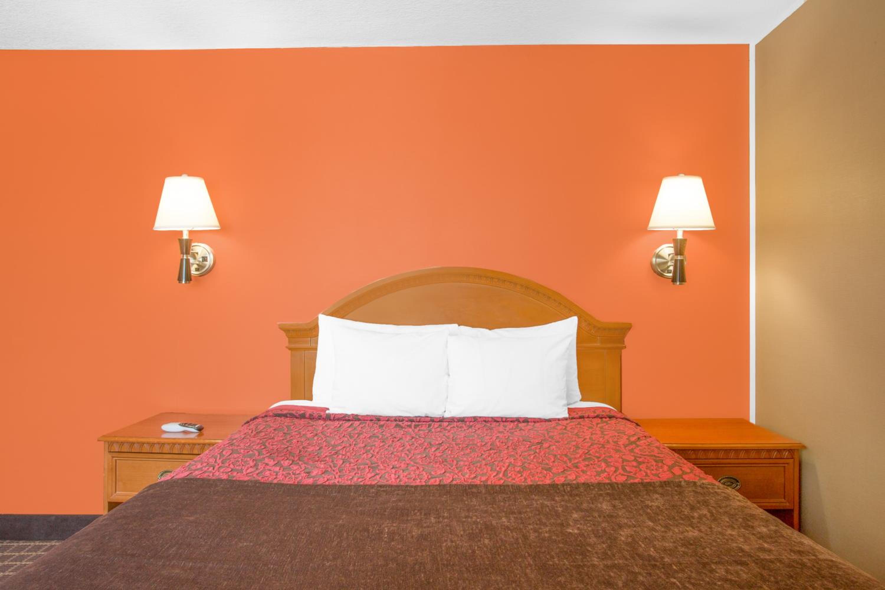 King Room - Non-Smoking - Photo 1