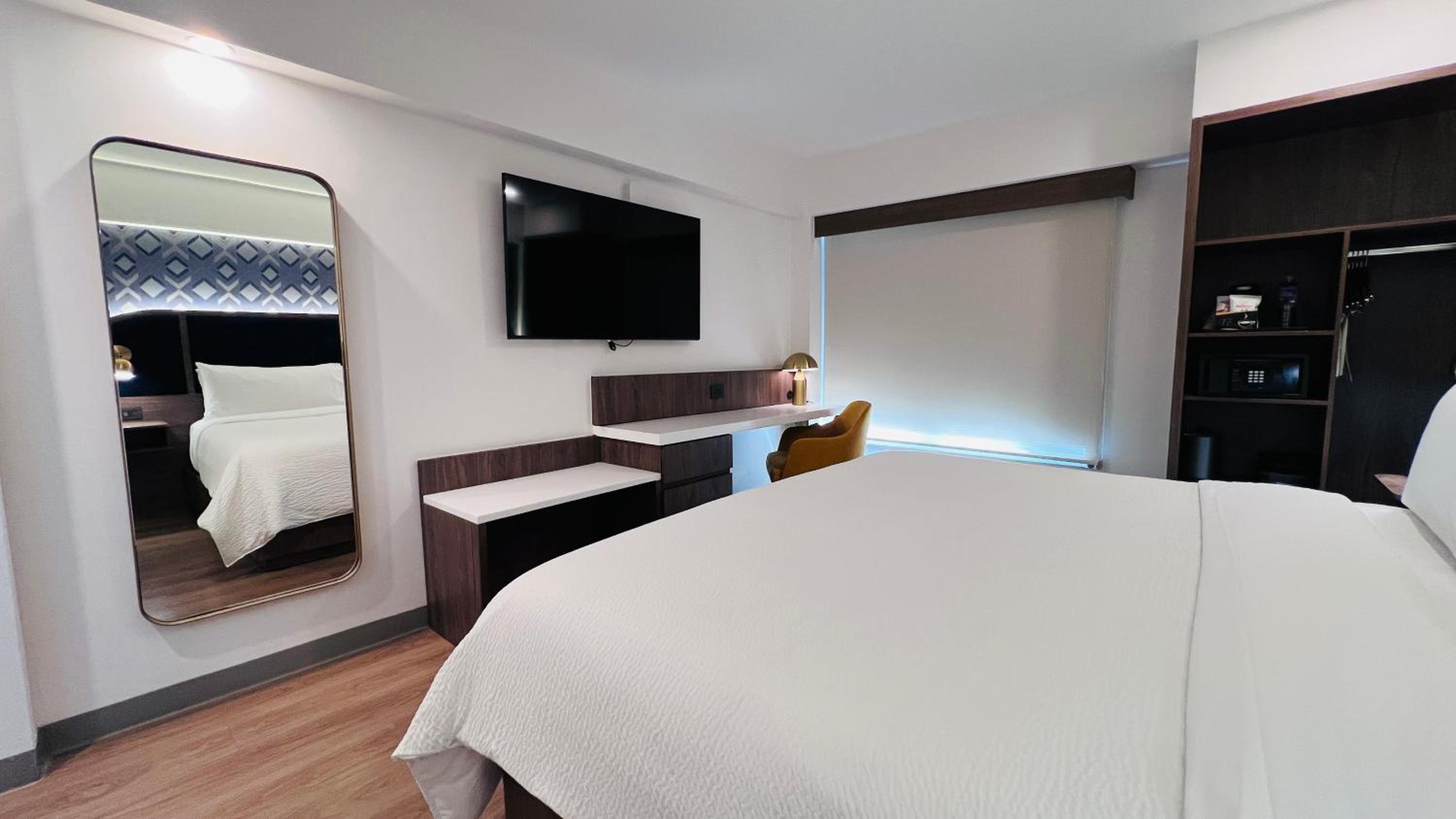 Standard King Room - Photo 2