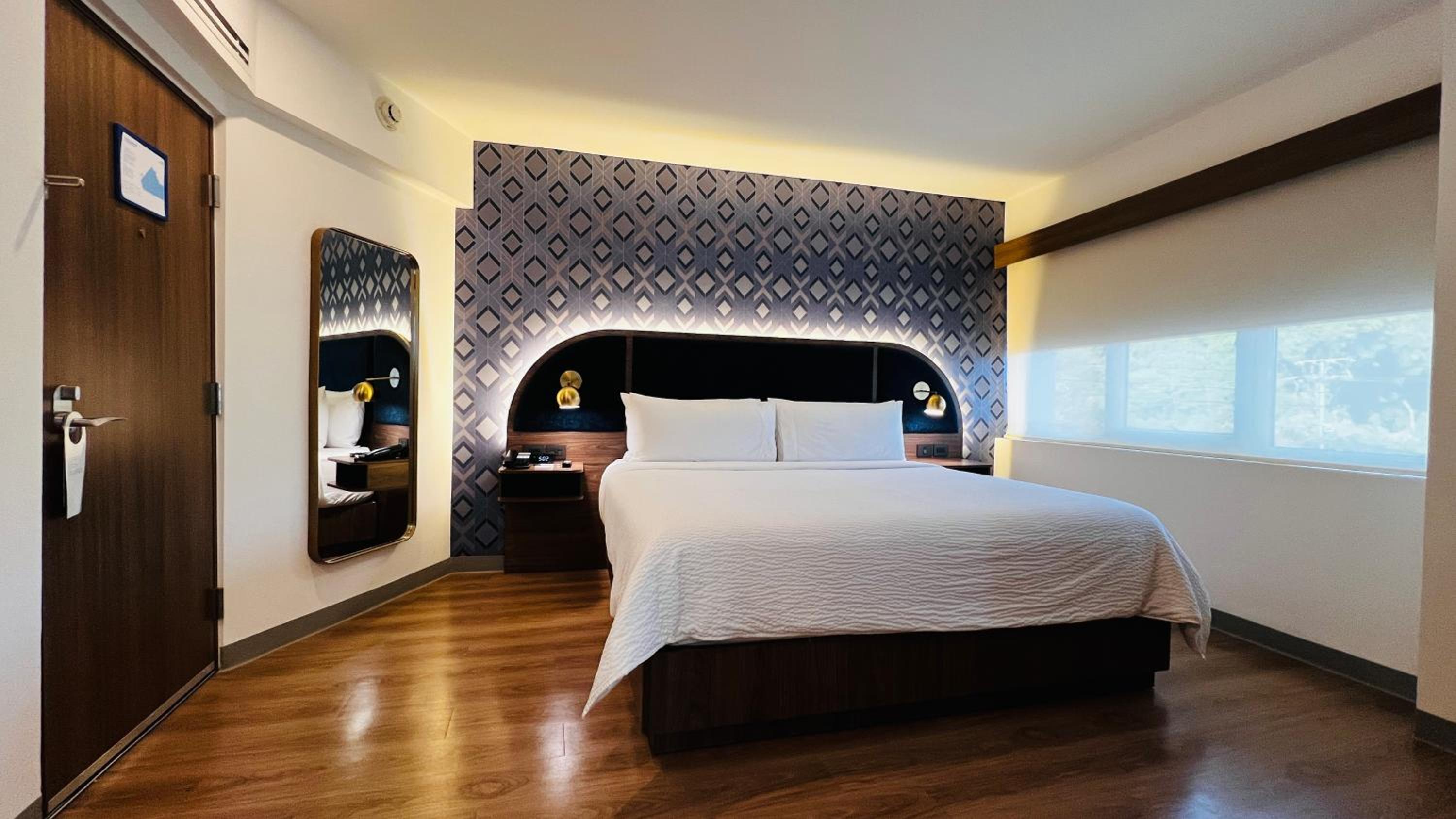 Standard King Room - Photo 4
