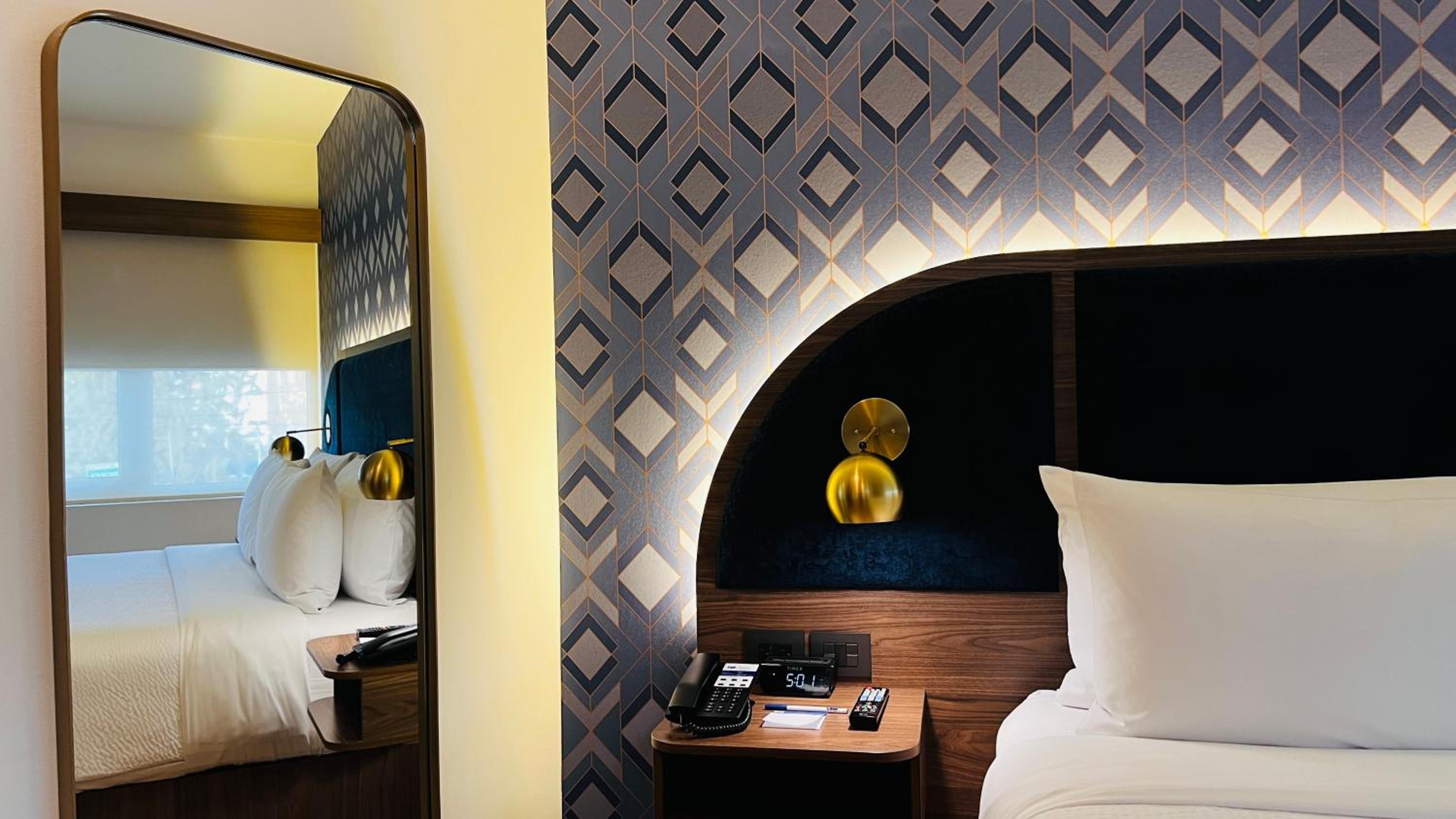 Standard King Room - Photo 3