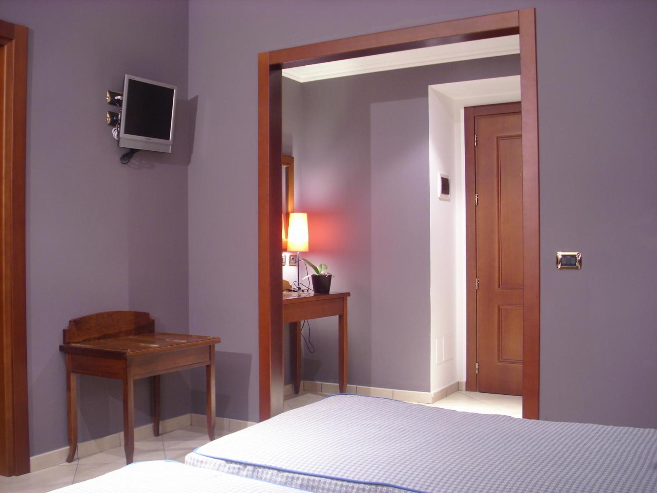 Double or Twin Room - Photo 13